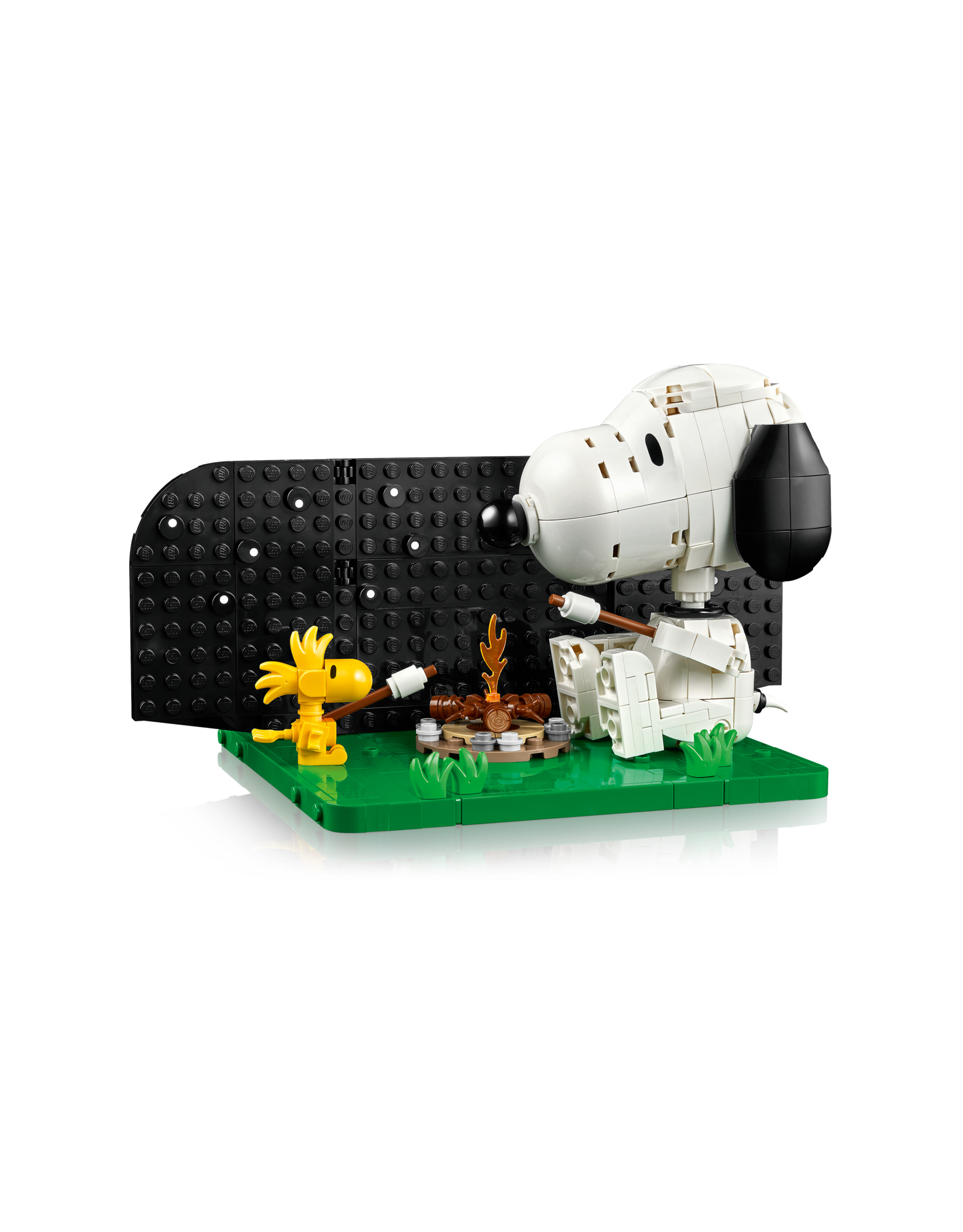 LEGO Ideas 21368 Peanuts: Snoopy's Doghouse