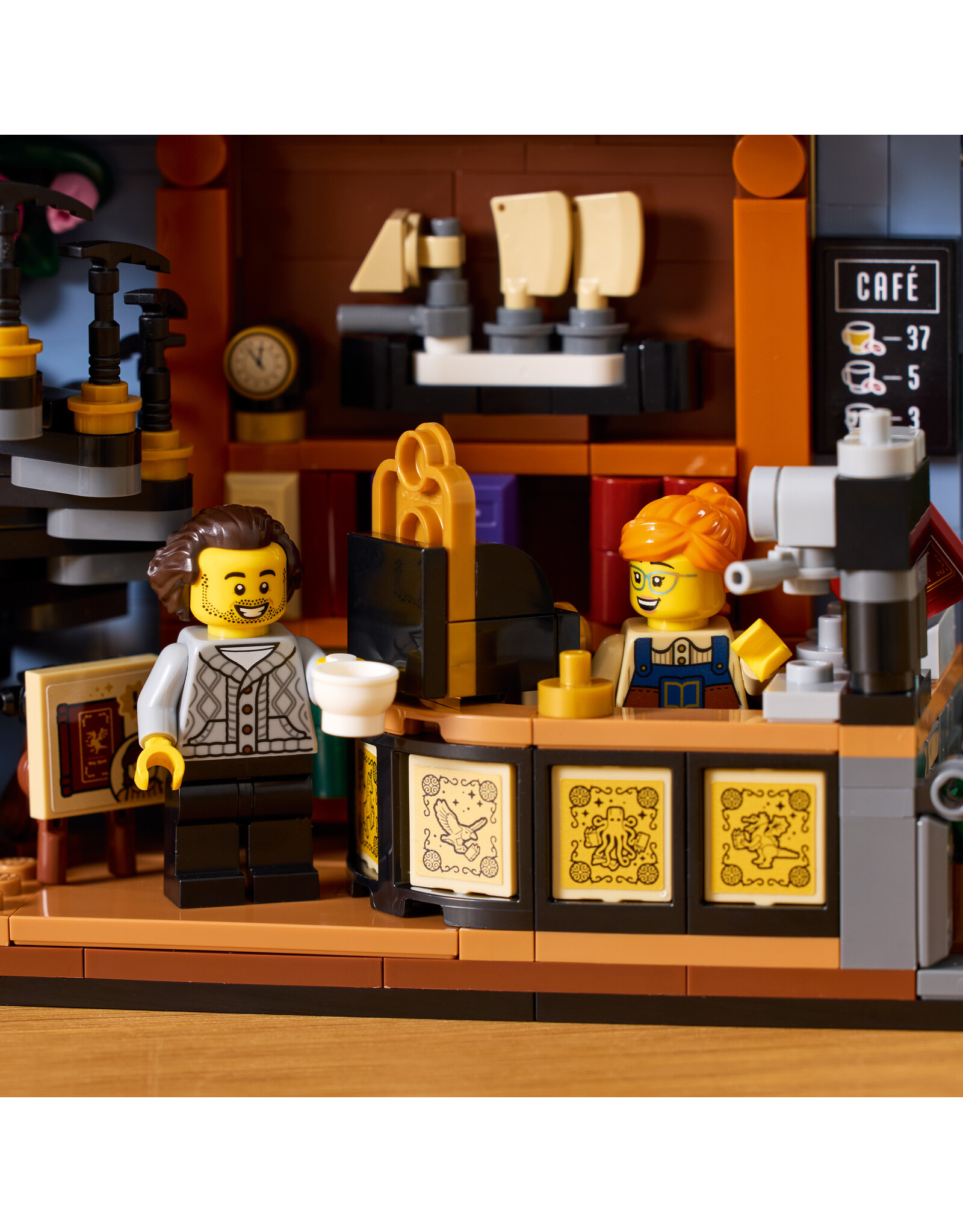 LEGO Icons 11379 Bookstore: Book Nook