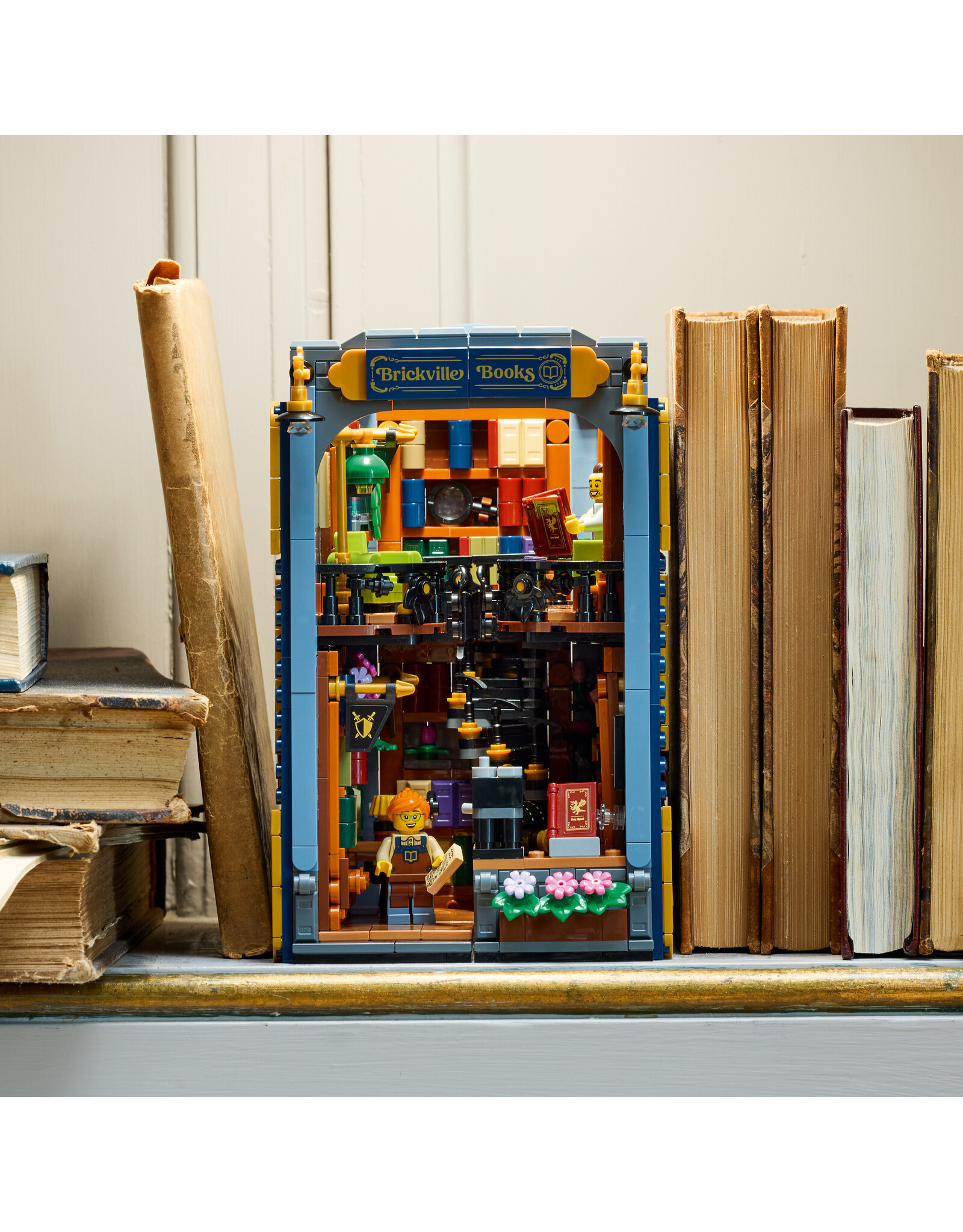 LEGO Icons 11379 Bookstore: Book Nook