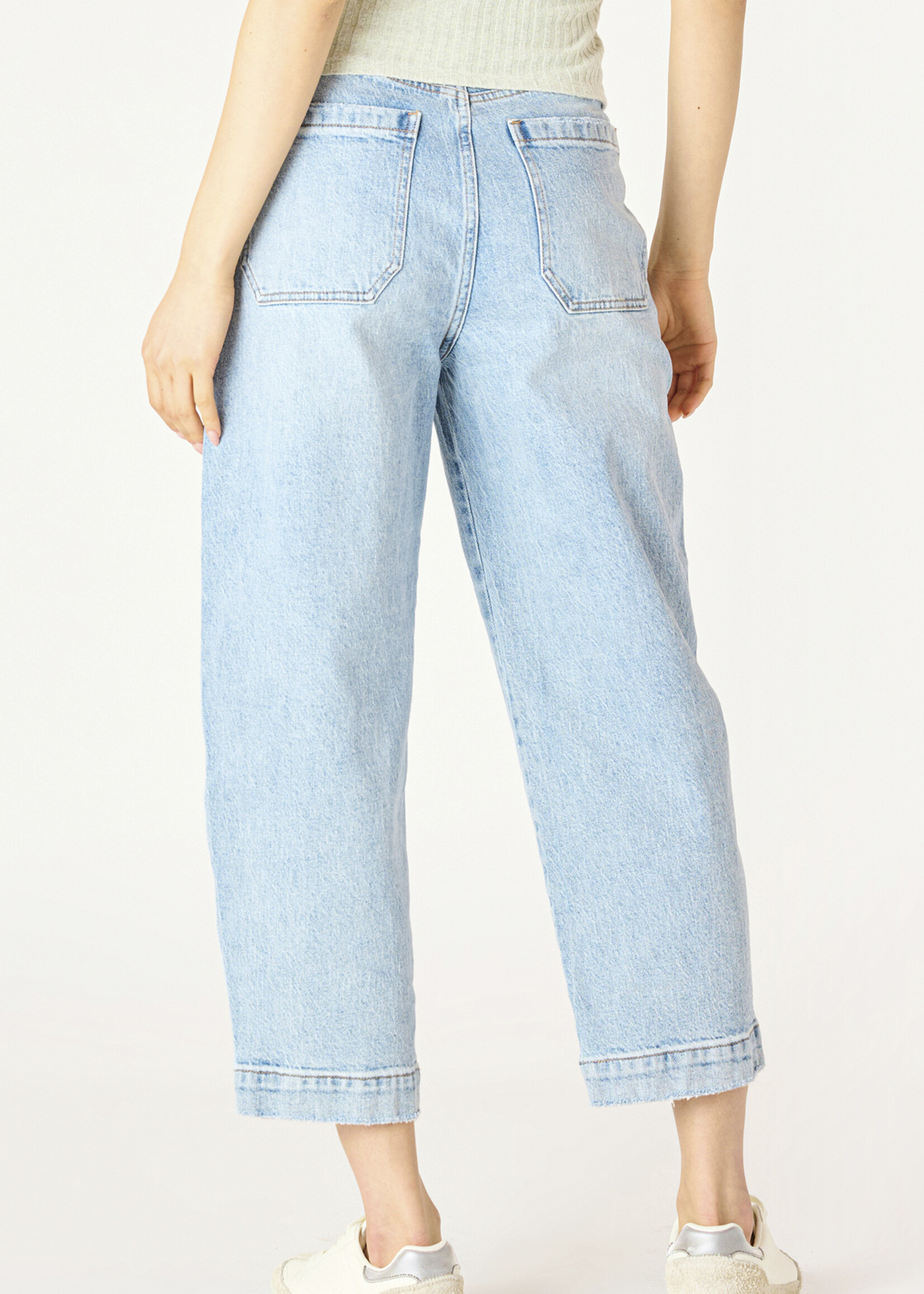 CLEARANCE: Cropped Loose Fit Jeans