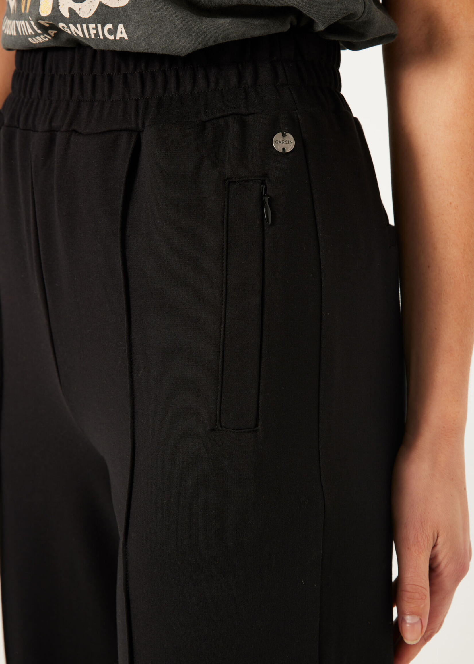 Garcia Wide Leg Pintuck Pant