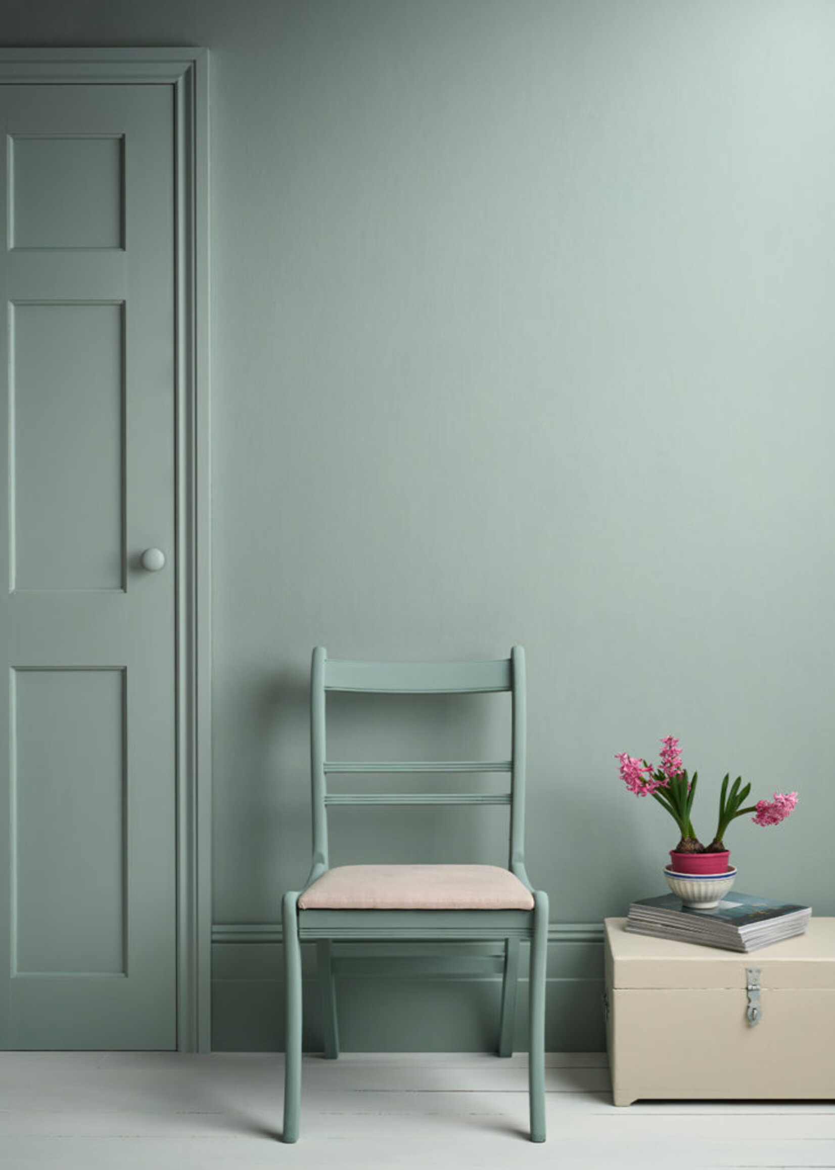 Annie Sloan Pemberley Blue 750Ml Satin Paint by Annie Sloan