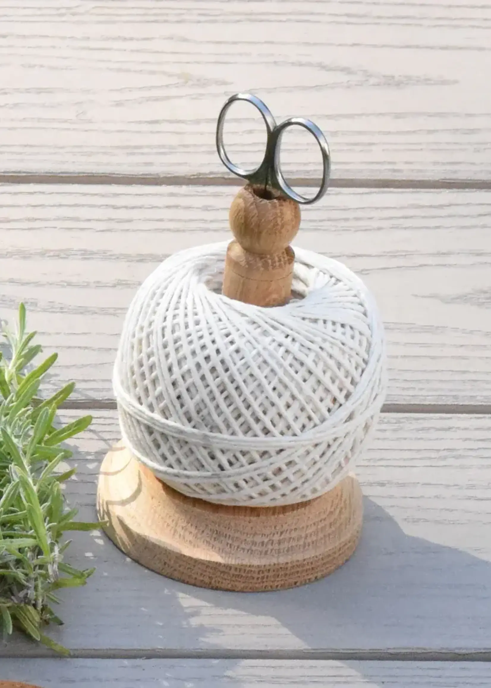 String Tidy with Scissors