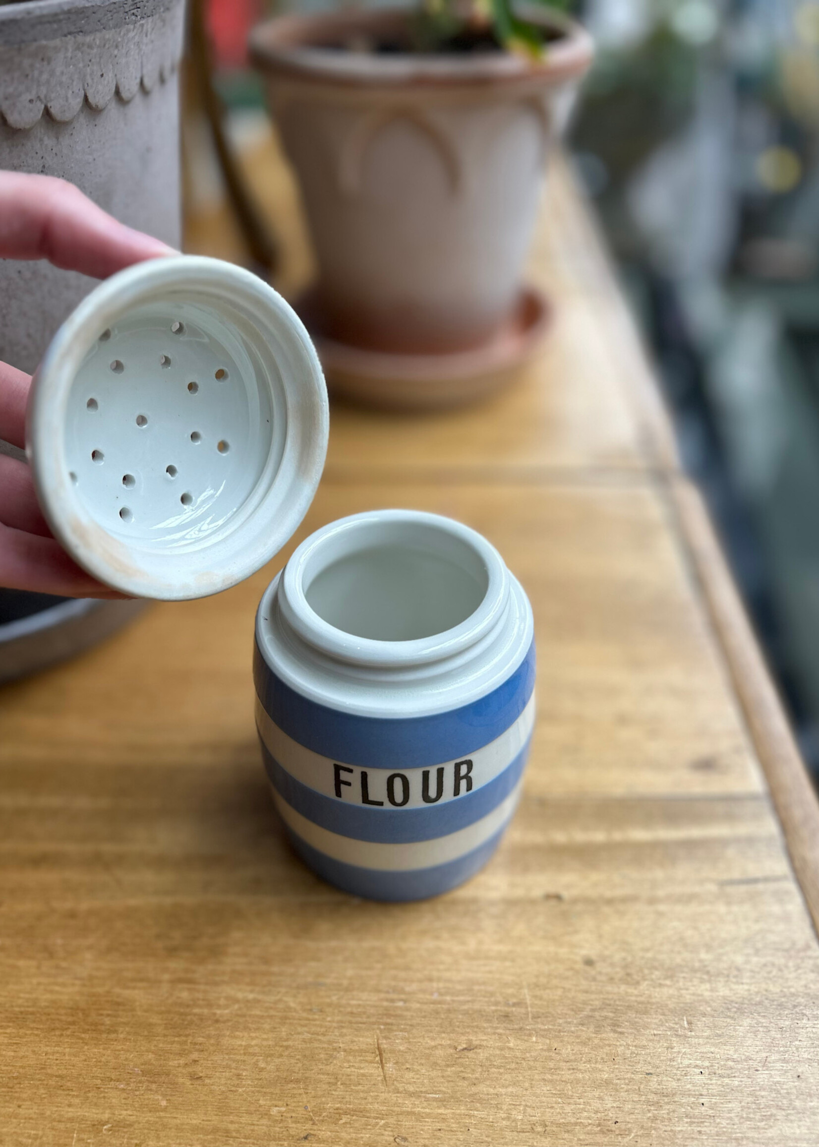 Cornishware Flour Shaker