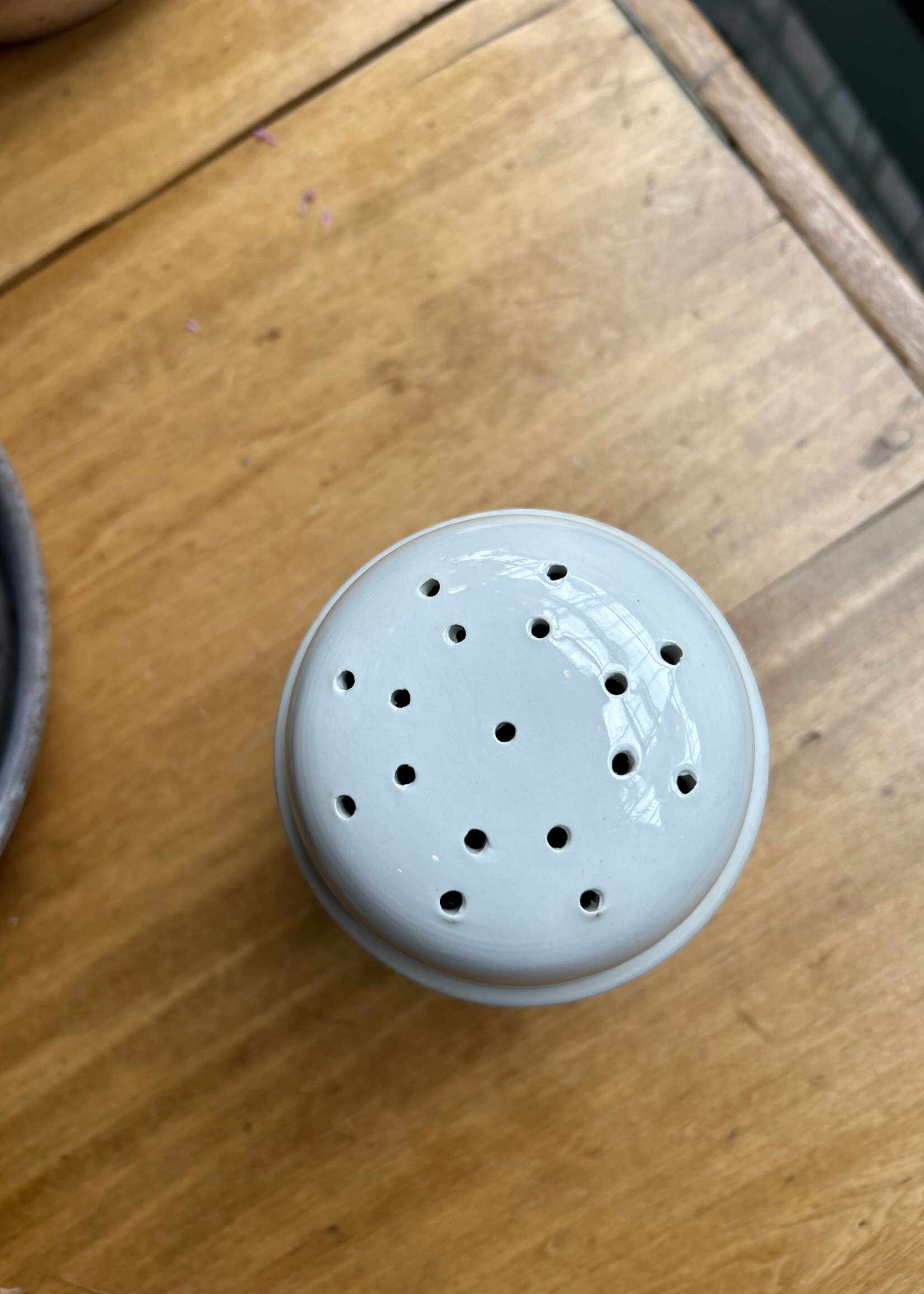 Cornishware Flour Shaker