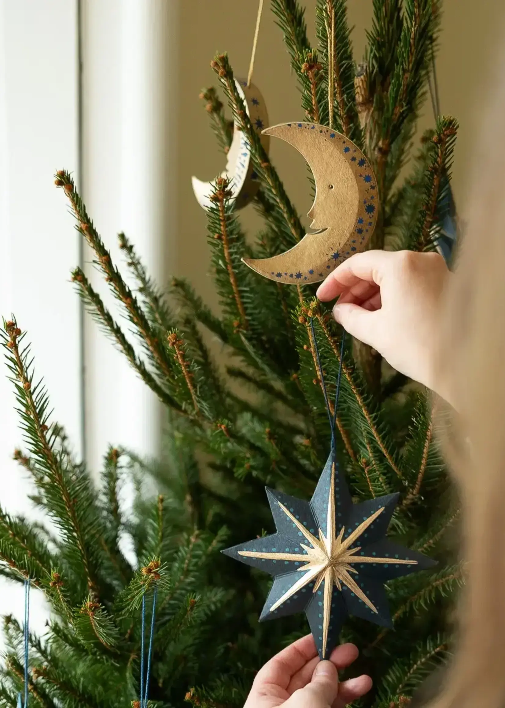 East End Press Twinkling star printed board decoration