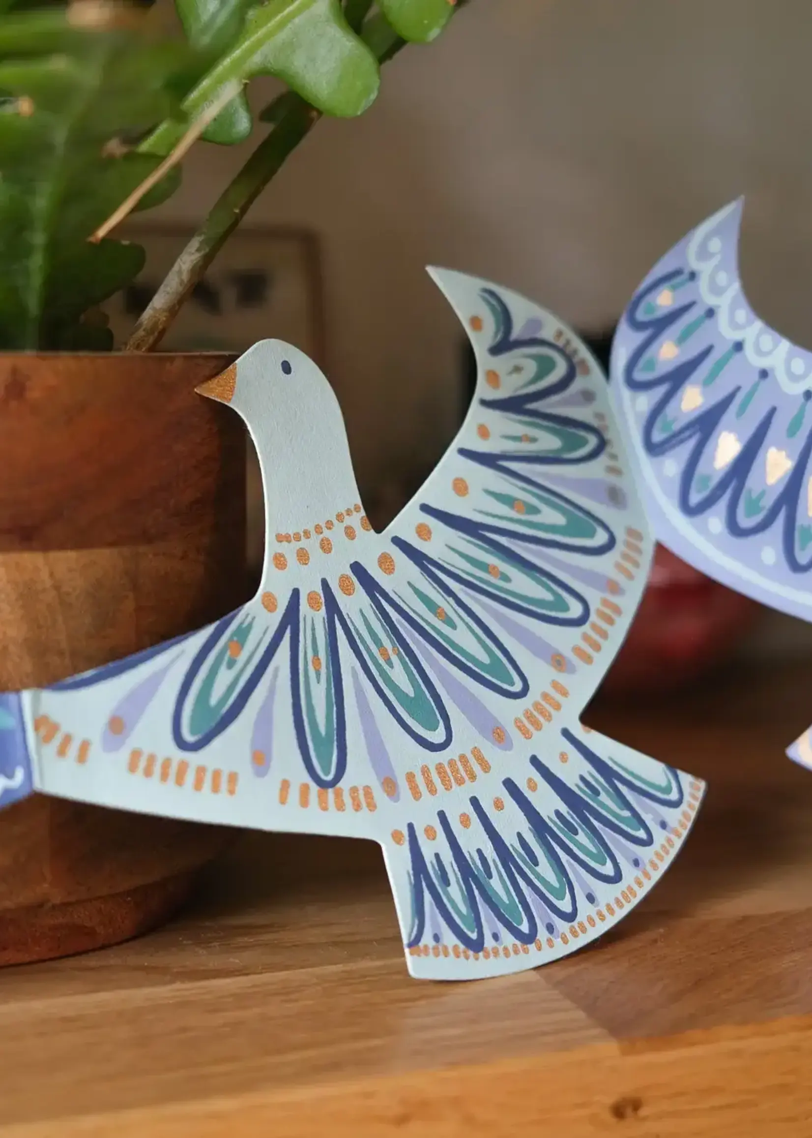 East End Press Peace Dove Concertina Garland
