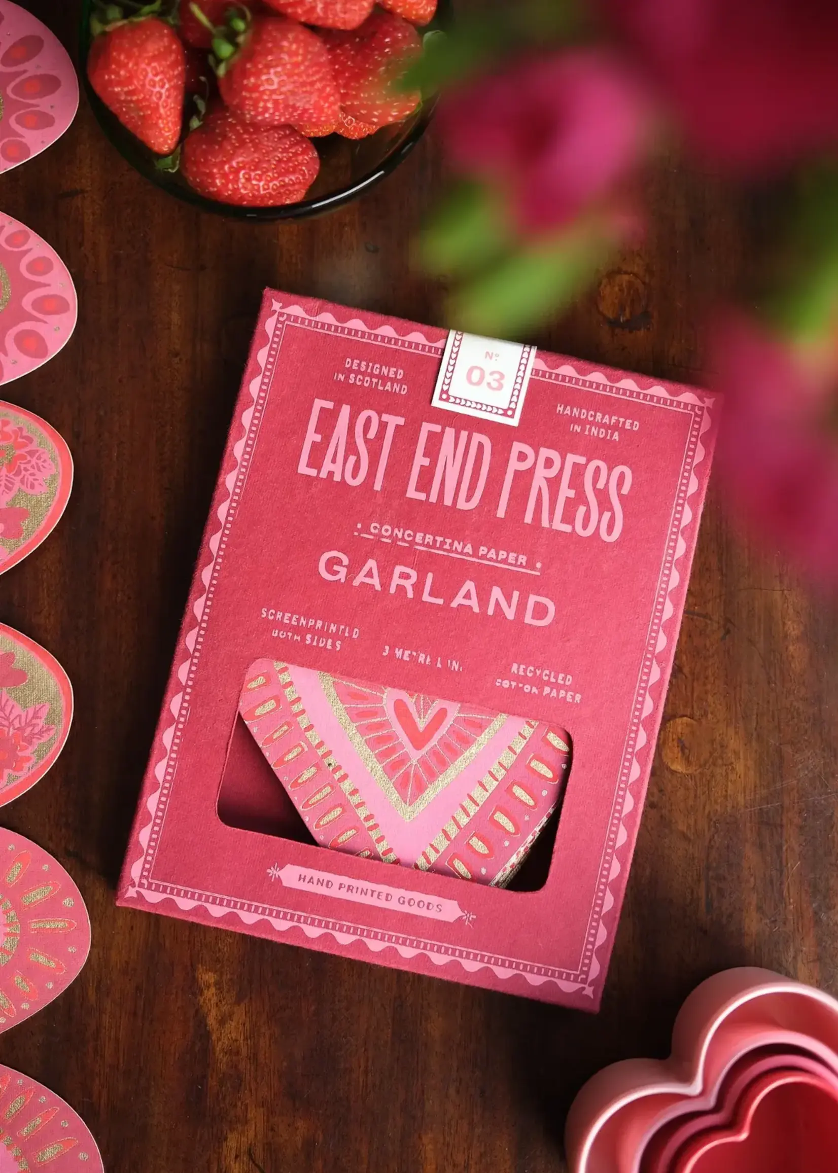 East End Press Hearts Concertina Garland