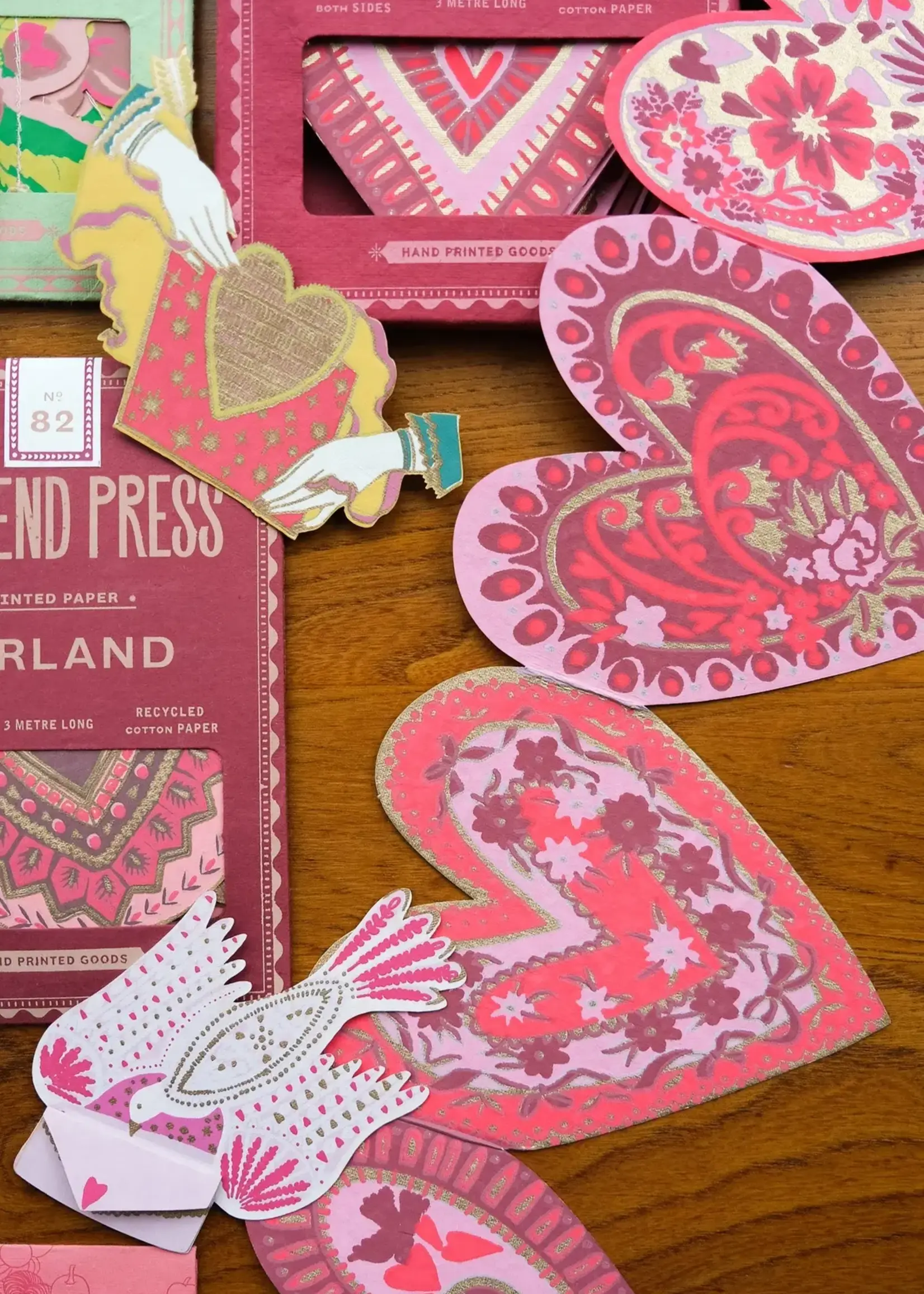 East End Press Hearts Concertina Garland