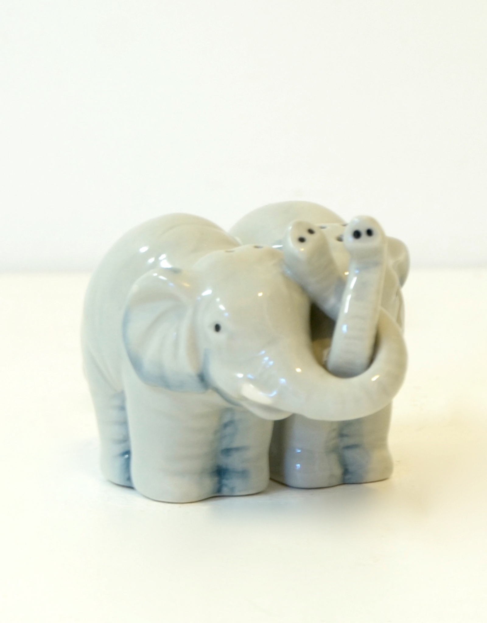 Pacific Trading 1 X Ceramic Magnetic Salt and Pepper Shaker Set - Elephants  They Kiss 8795