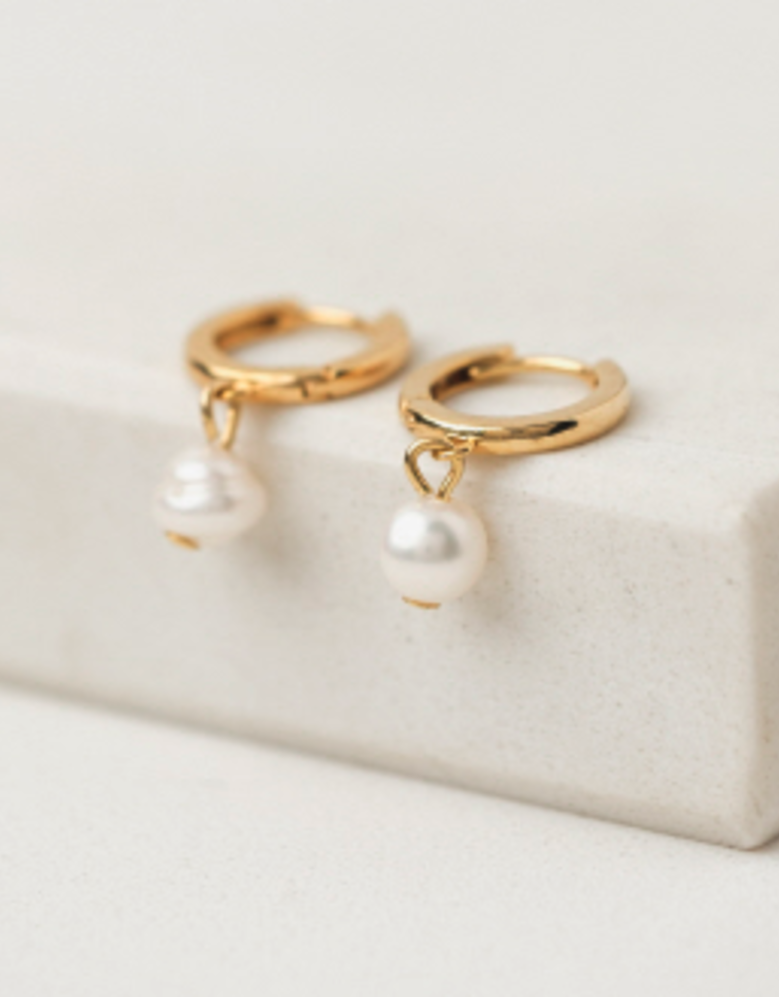 Amari Pearl Hoop Earrings - Gold