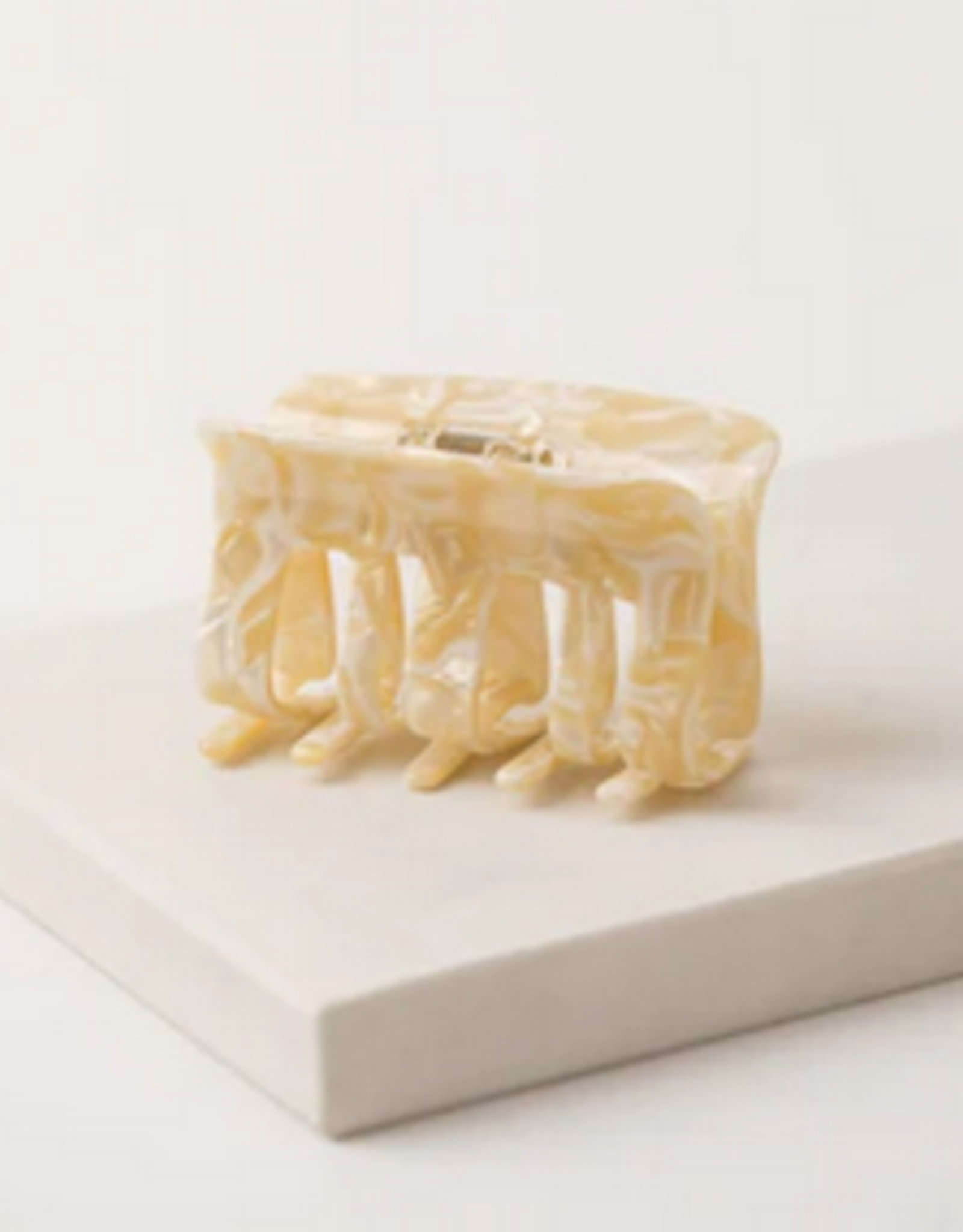 Kat 3" Claw Clip - Latte