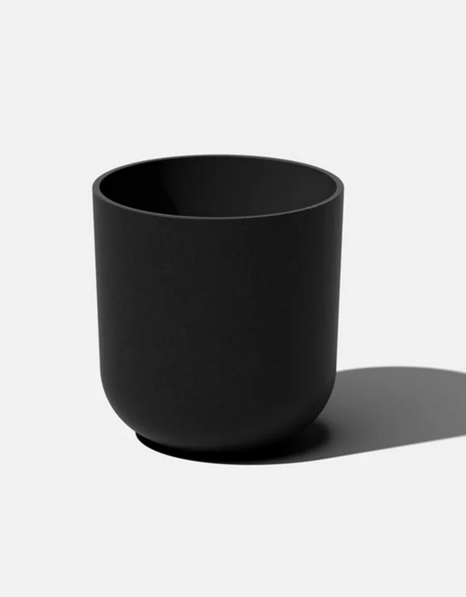 Medium Black Kona Fifteen Planter with Tray D15" H15.25"