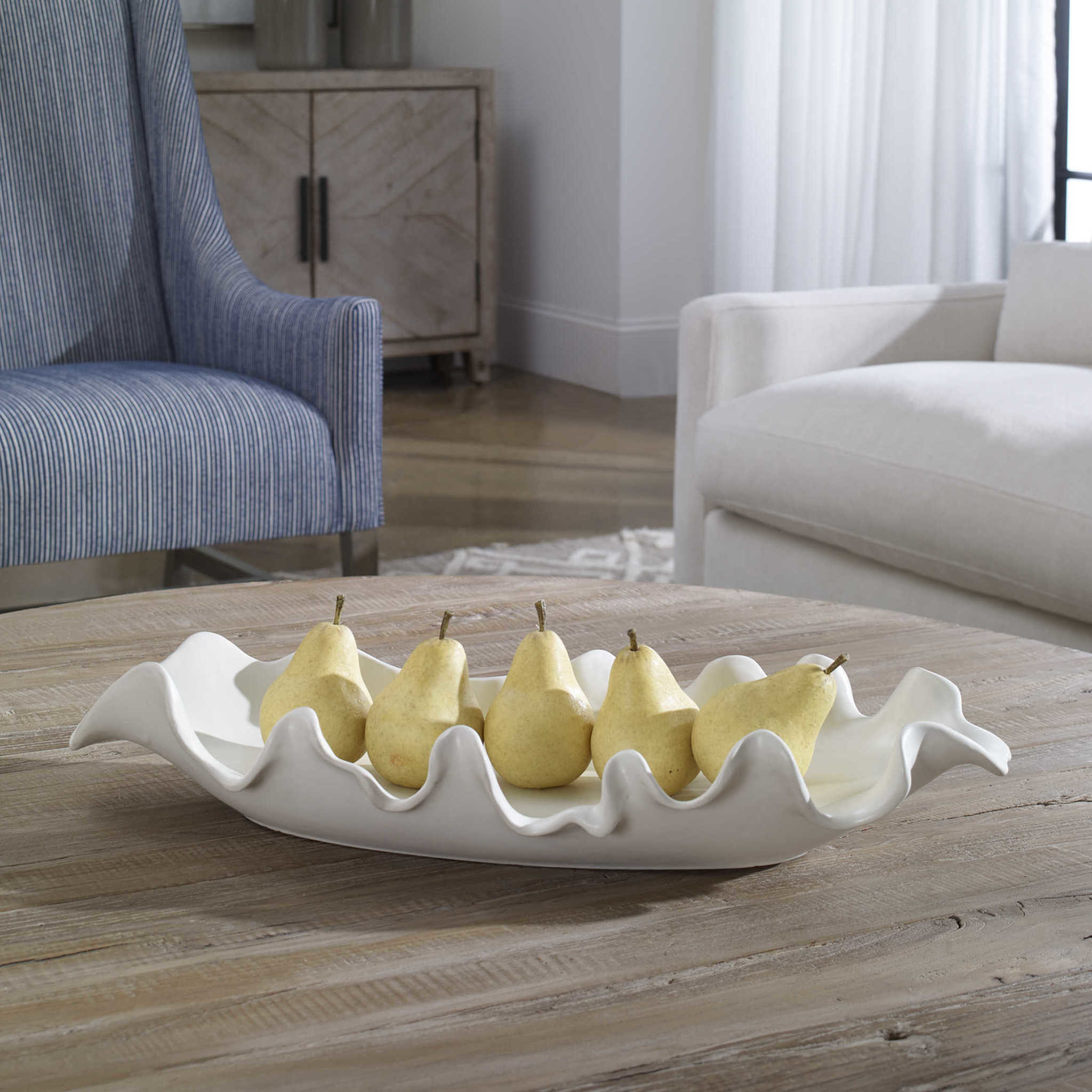 Matte ruffled bowl 9x24x4