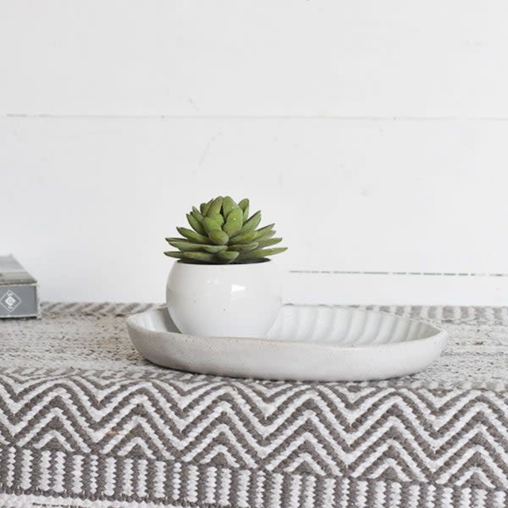 Rounded Platter, White, 9"