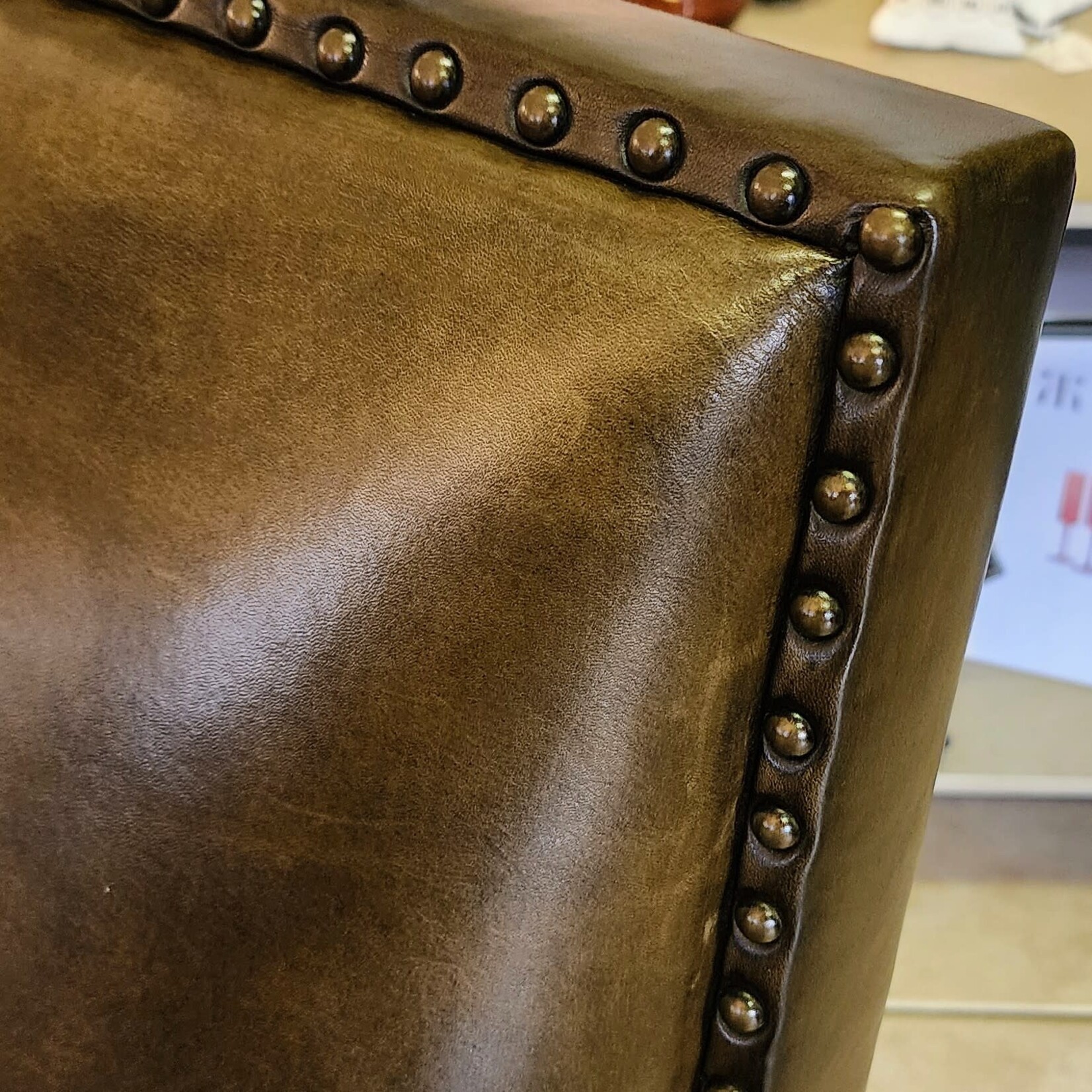 Motioncraft Olive 5640 Leather Recliner, 37 x 38 x 39 Customizable