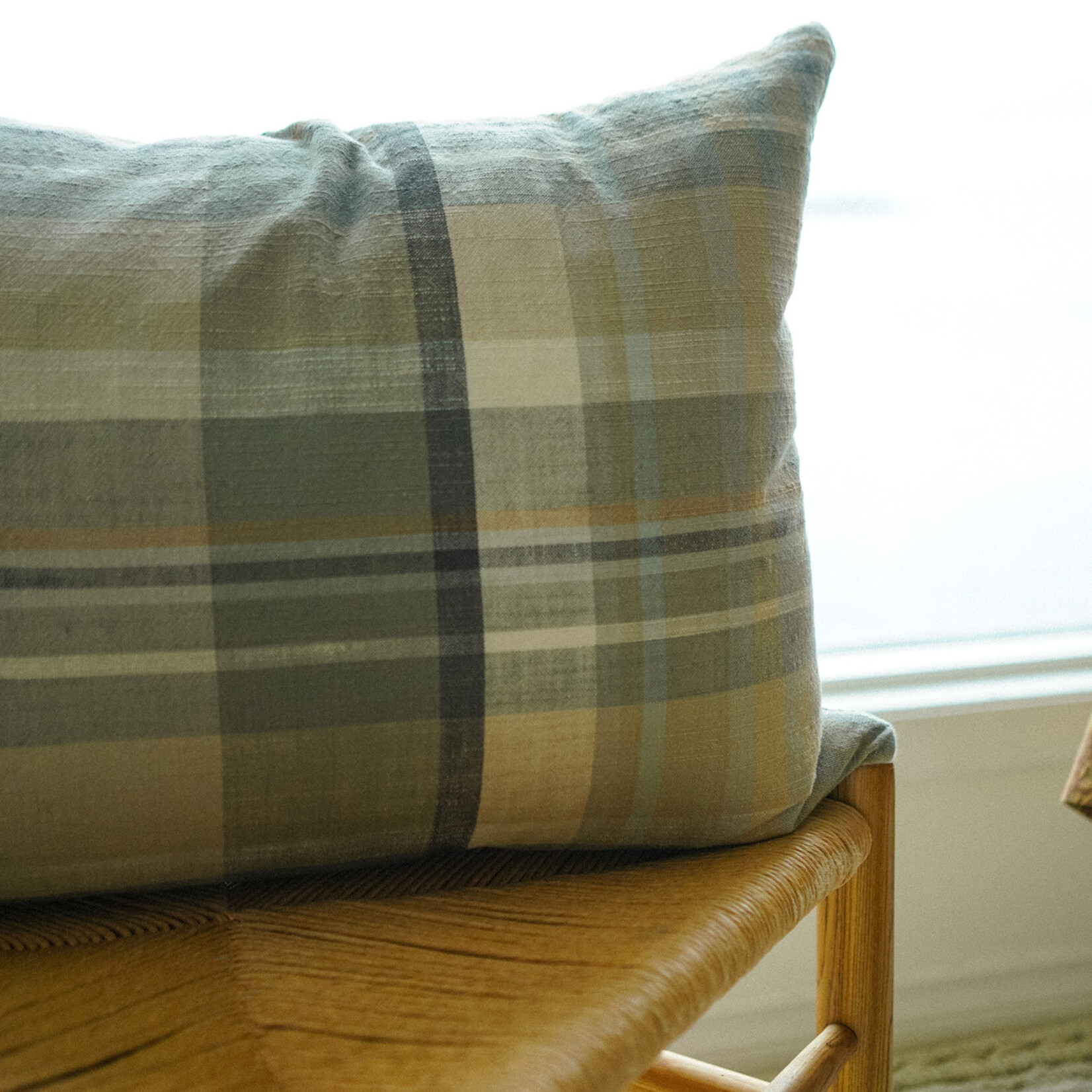 Delacourt Pillow 16 x 24