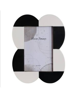 Scallop Photo Frame, Black and White, 4 X 6
