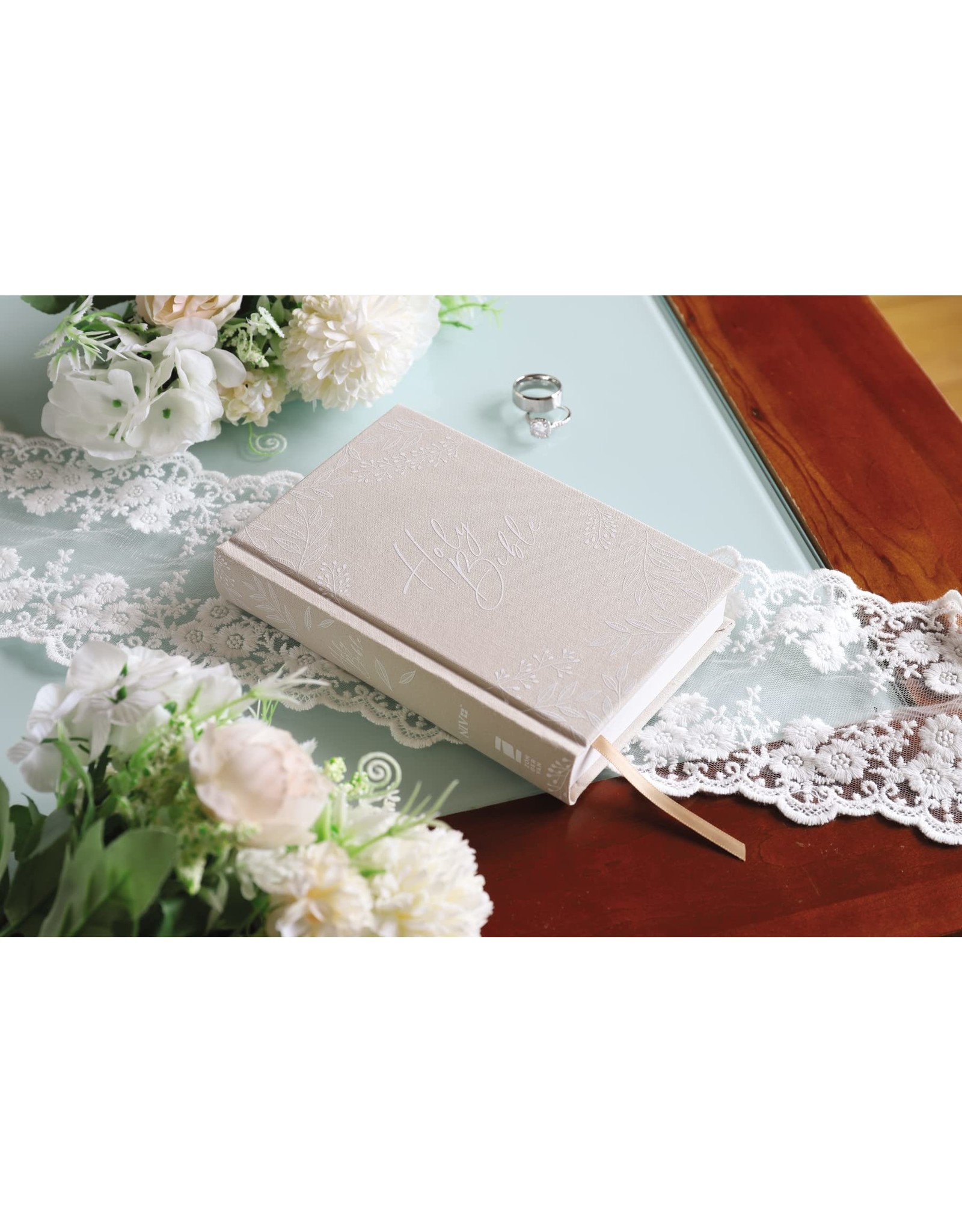 NIV Bride's Wedding Bible (Cloth over Board)