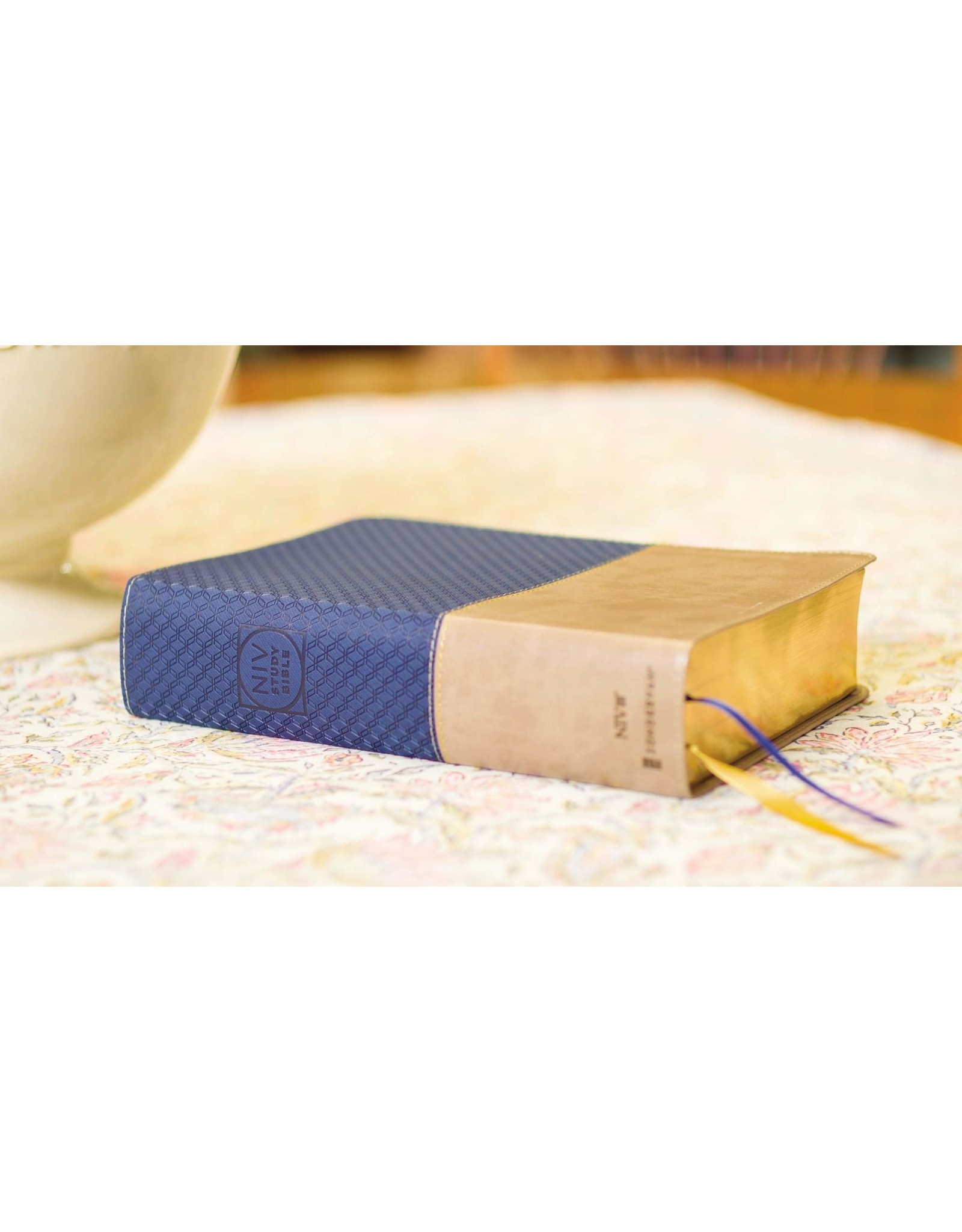 Zondervan NIV Study Bible, Leathersoft, Navy/Tan, Red Letter, Thumb Indexed, Comfort Print