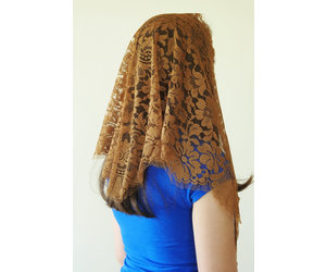 https://cdn.shoplightspeed.com/shops/640311/files/51997096/300x250x2/veils-by-lily-veil-french-stella-maris-mantilla-ca.jpg