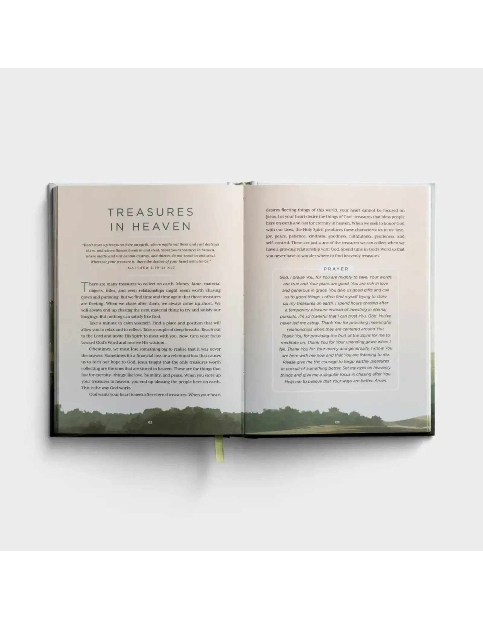 Dayspring PRAY: Daily Moments to Quiet Your Mind & Center Your Soul