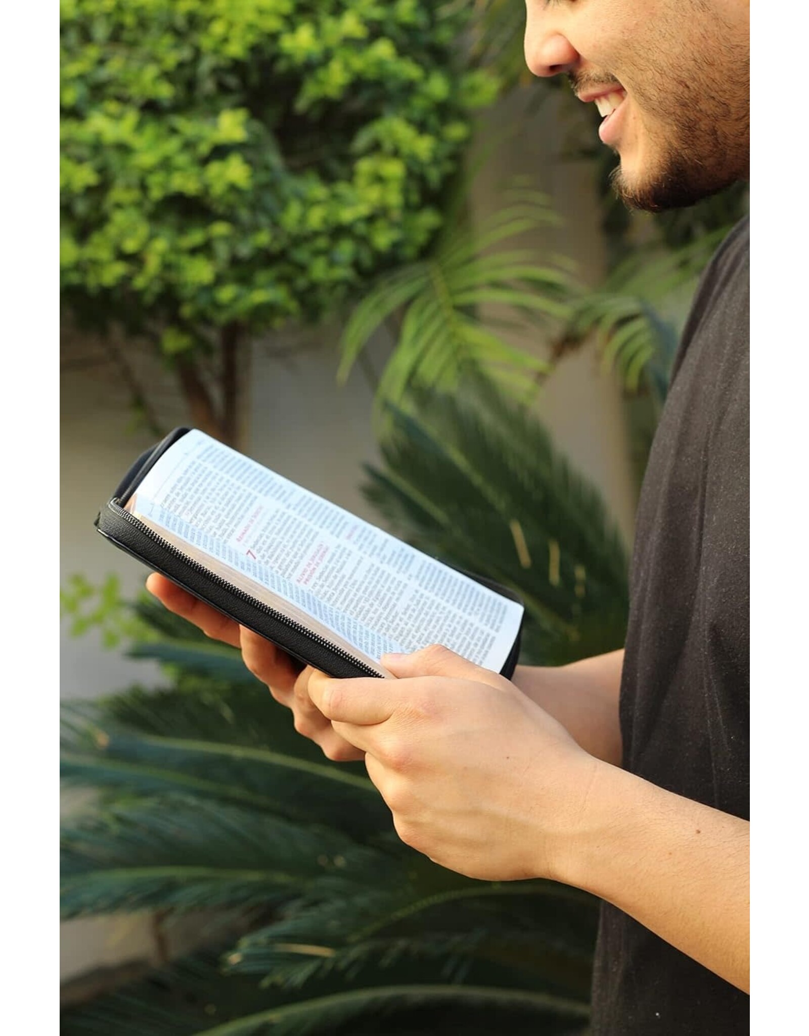 Catholic Bible Press Biblia Católica, Tamaño Personal, Leathersoft, Negra, Con Cierre, Comfort Print