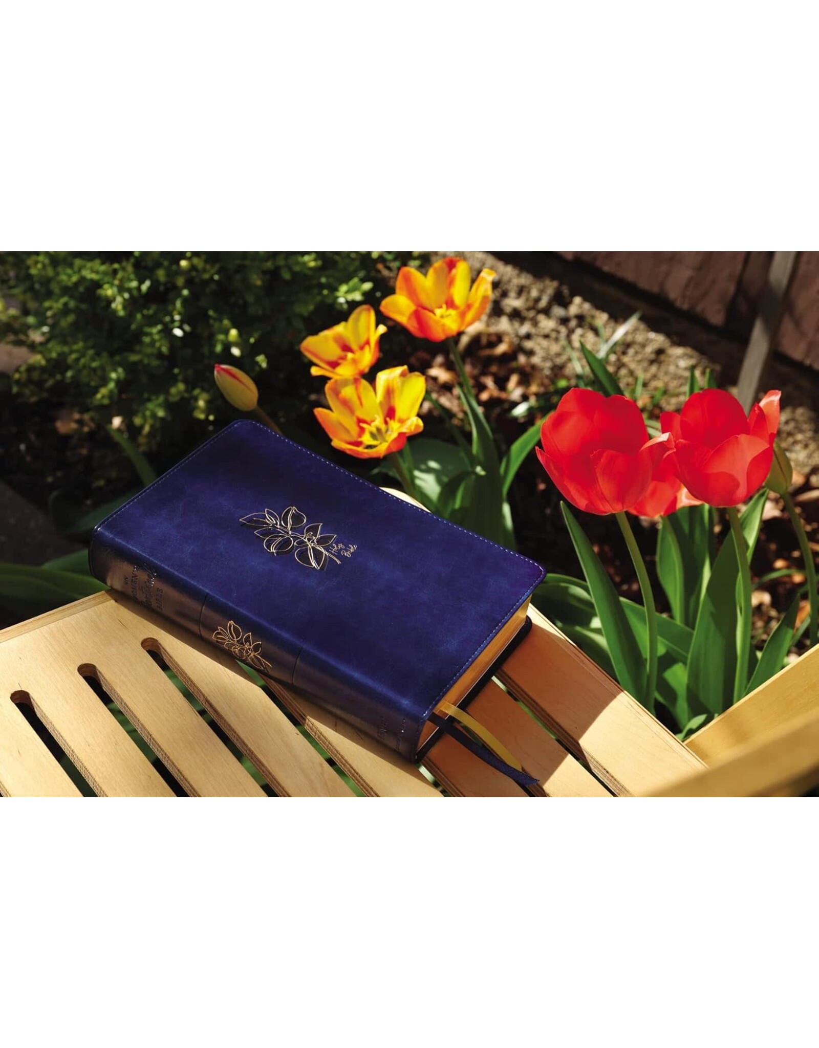 Zondervan NIV, Women's Devotional Bible, Leathersoft, Navy, Comfort Print
