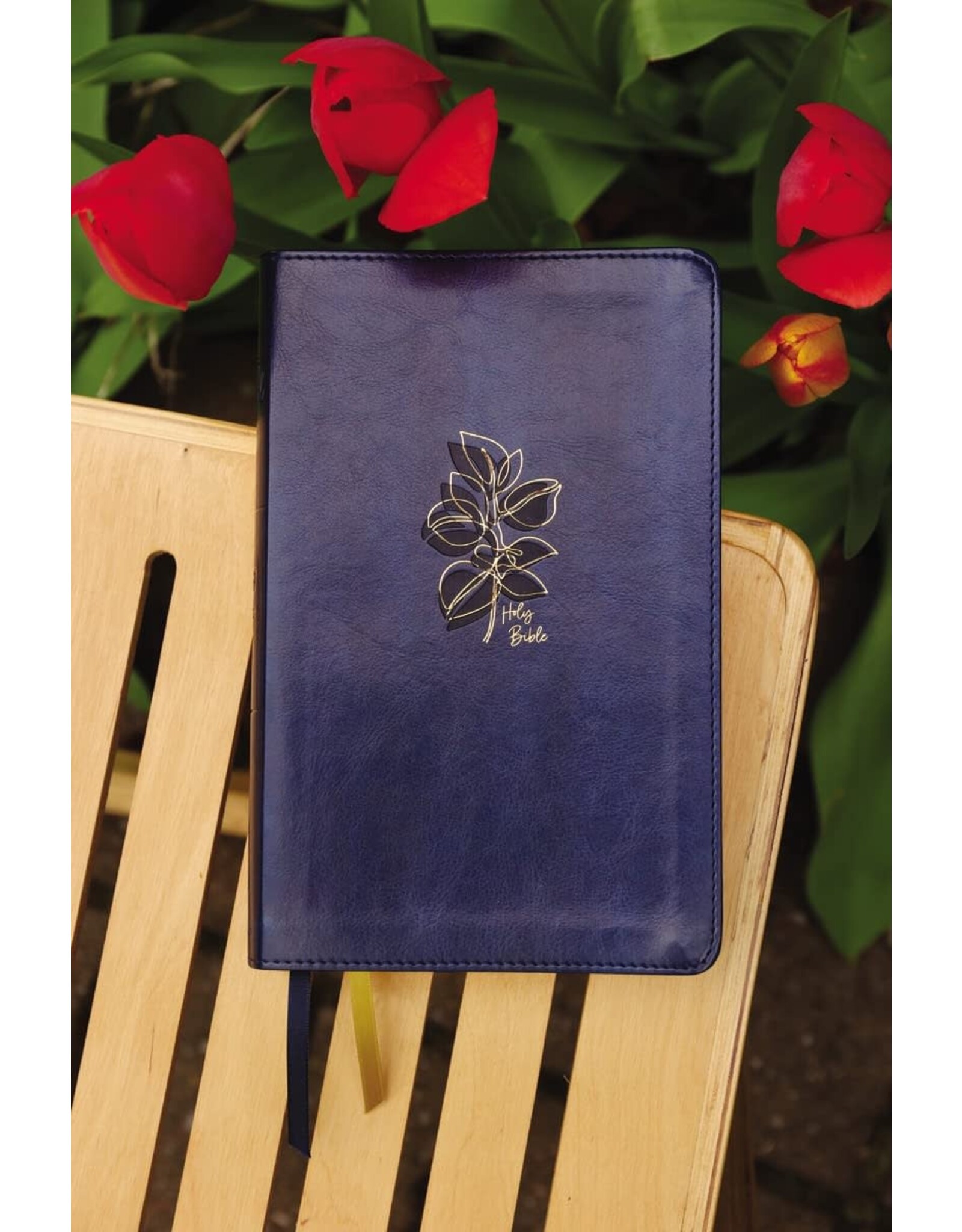 Zondervan NIV, Women's Devotional Bible, Leathersoft, Navy, Comfort Print