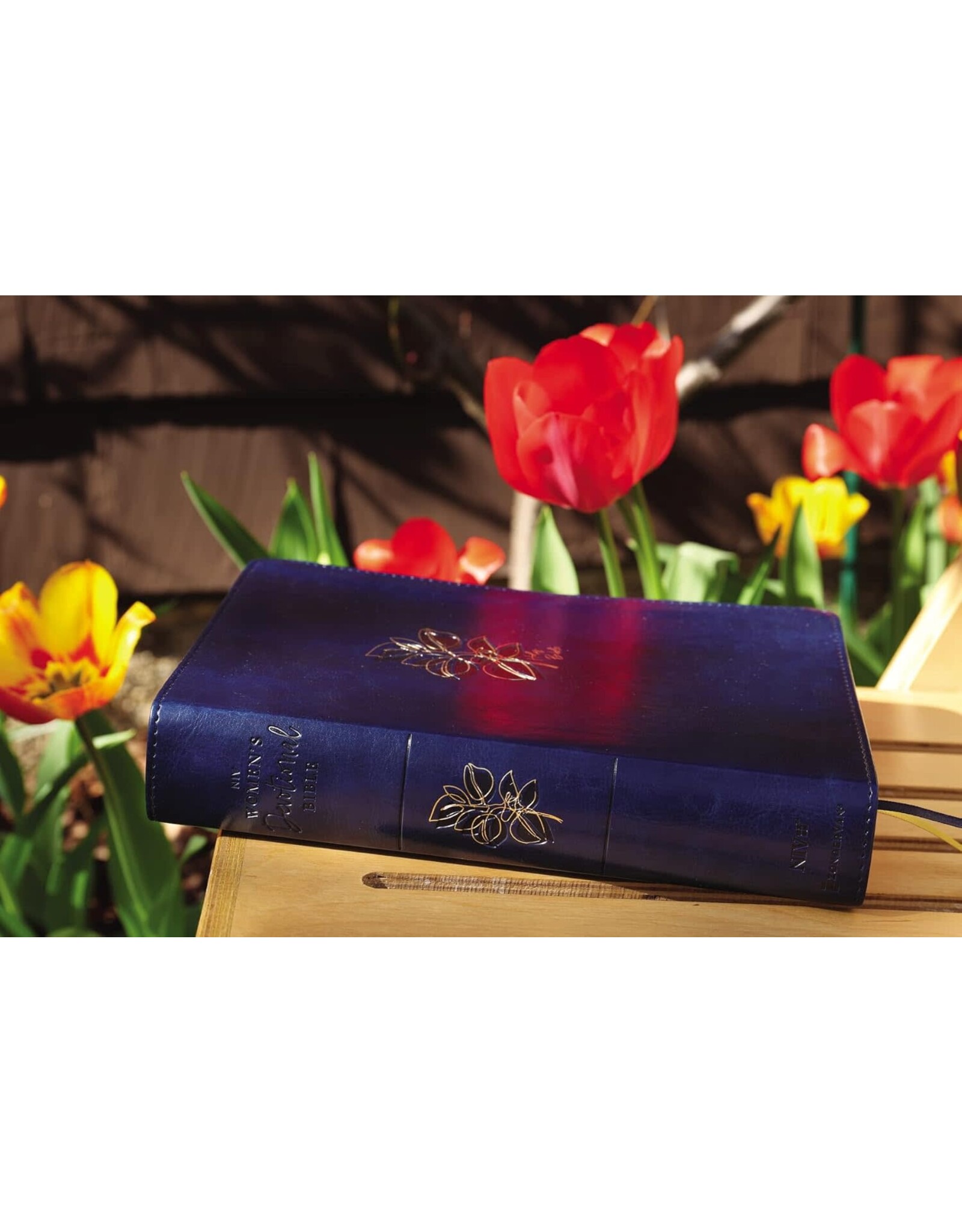 Zondervan NIV, Women's Devotional Bible, Leathersoft, Navy, Comfort Print