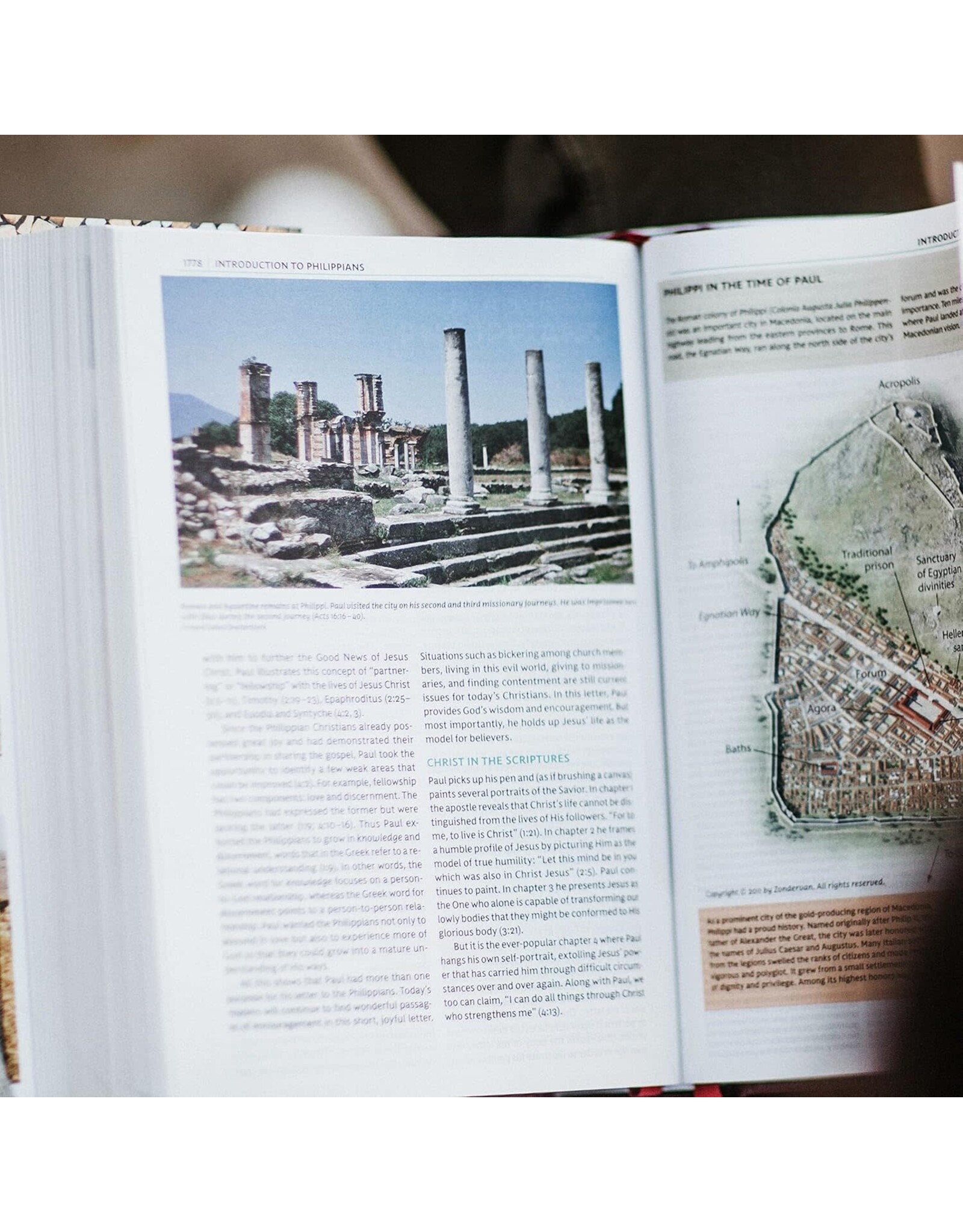 Thomas Nelson NKJV Study Bible, Comfort Print (Imitation Leather, Brown, Indexed)