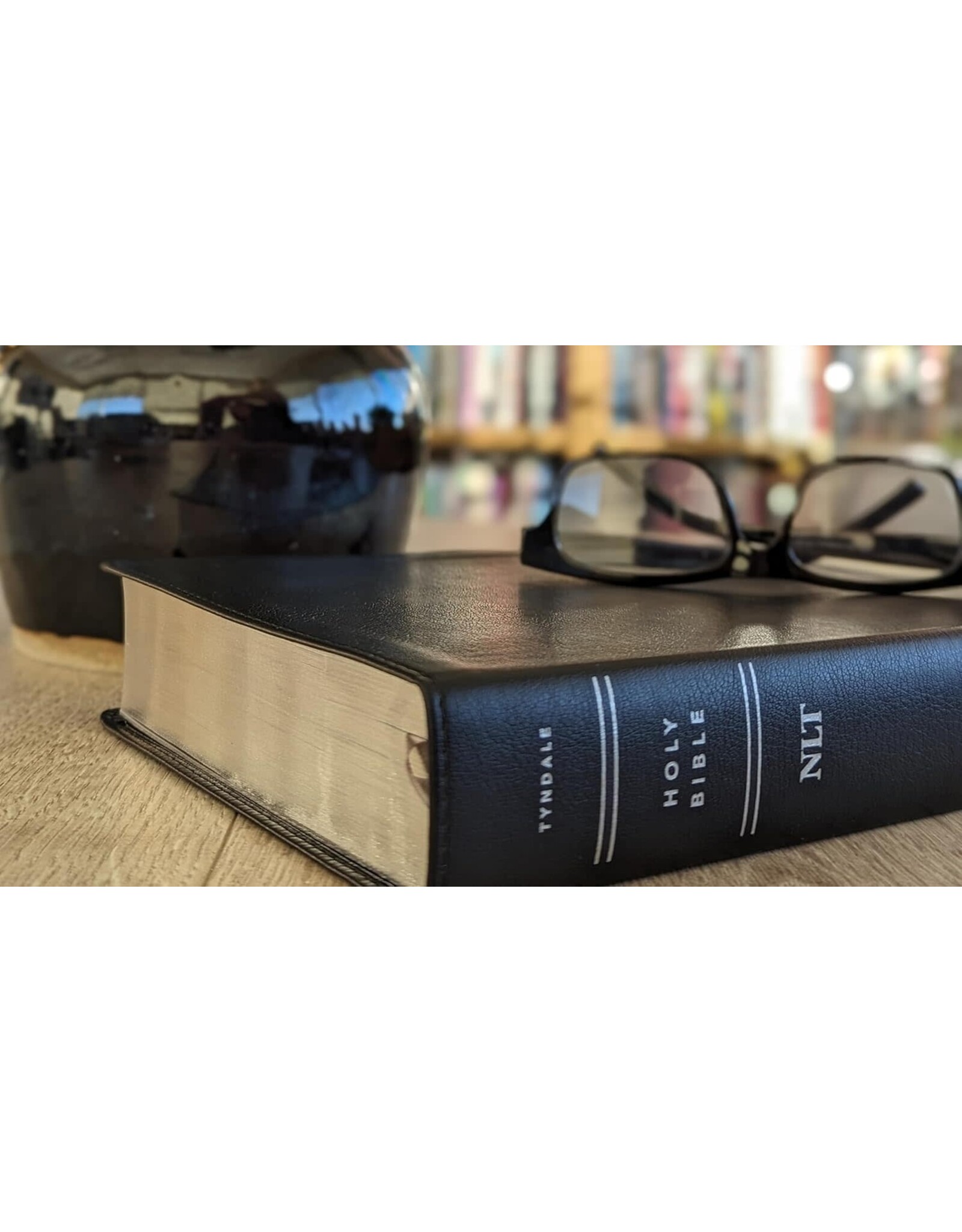 Tyndale NLT Giant Print Bible, Filament Enabled Edition (Leatherlike, Black, Red Letter)