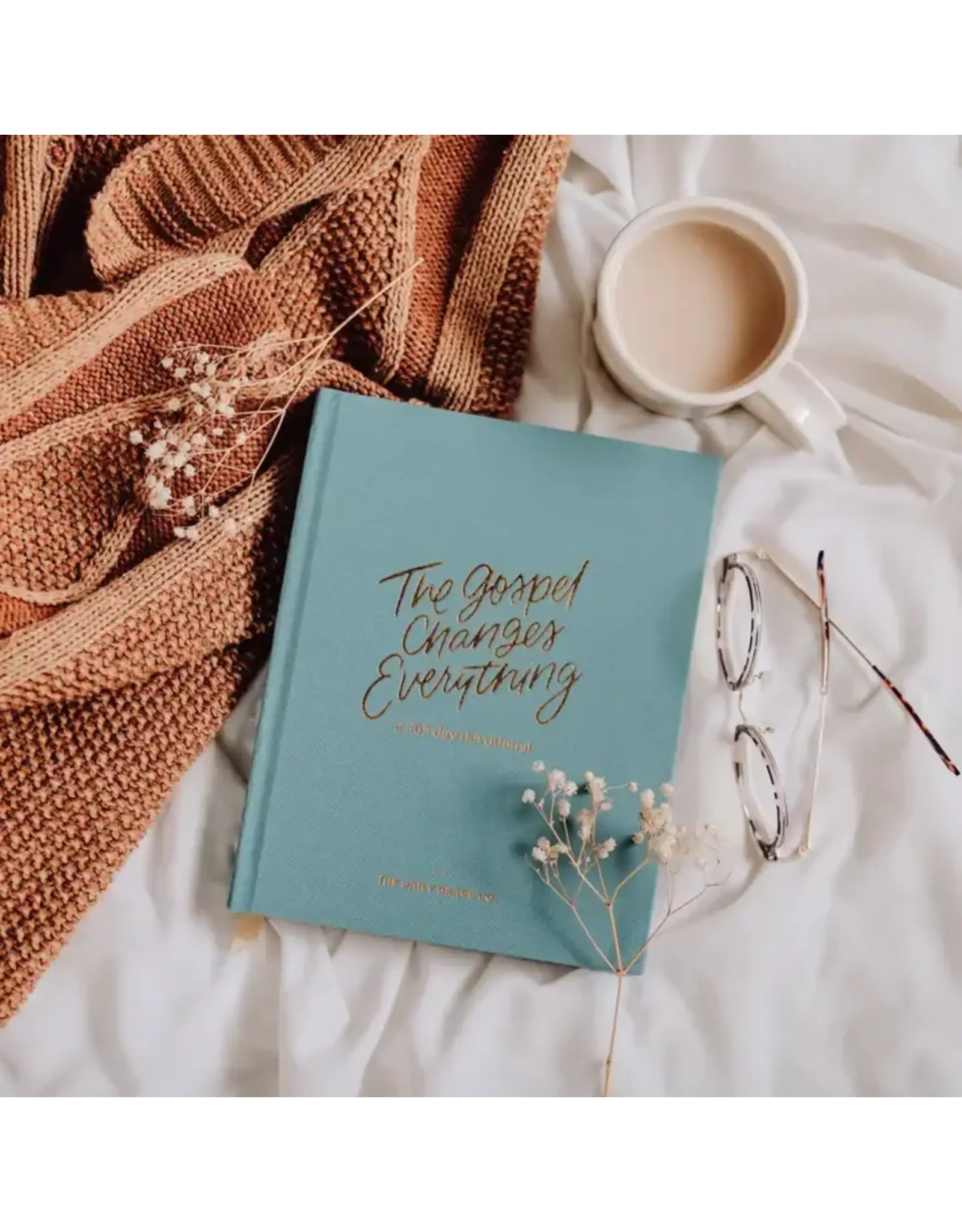 The Daily Grace Co. The Gospel Changes Everything | 365-Day Devotional