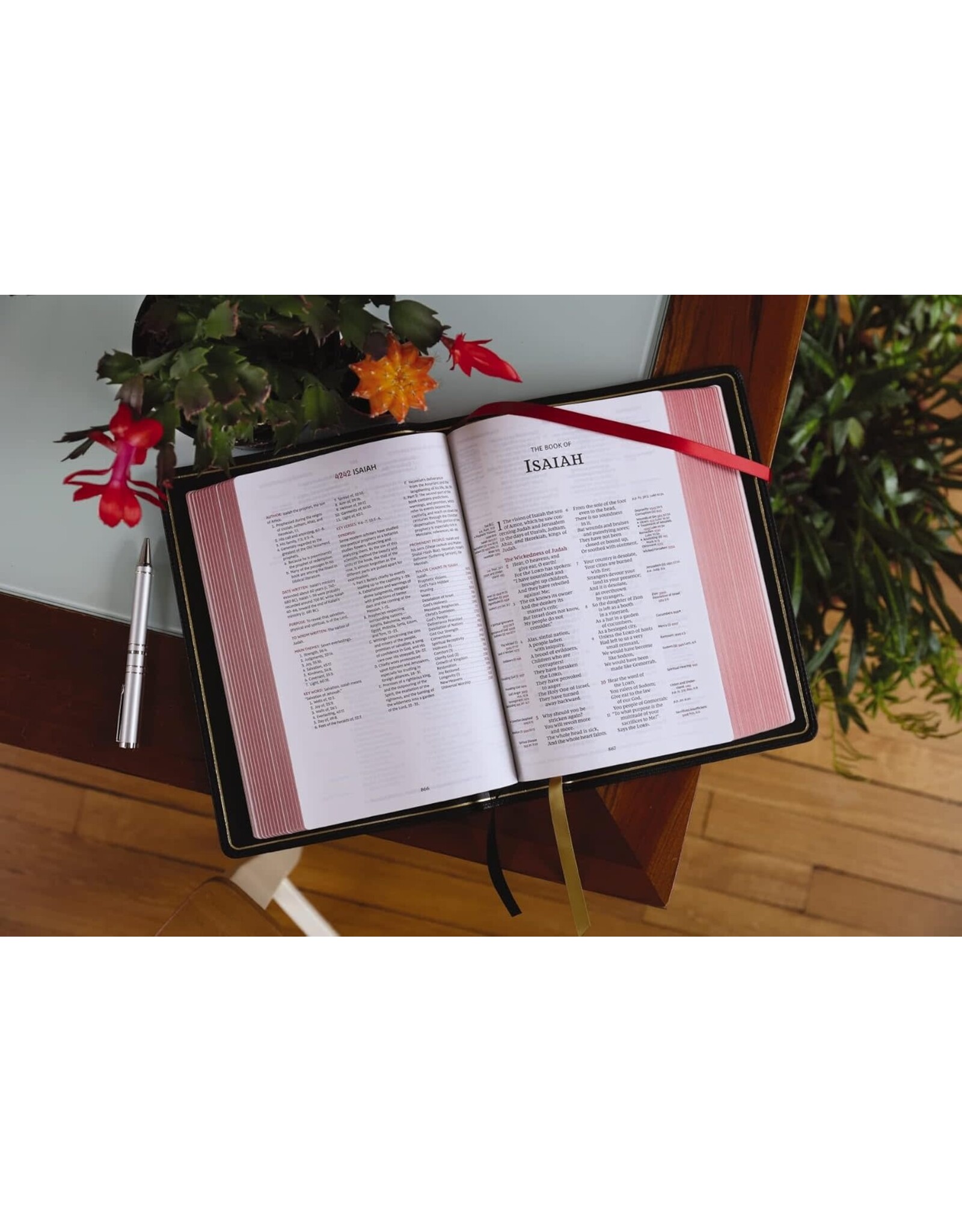 Zondervan NKJV Thompson Chain-Reference Bible, Premium Goatskin Leather, Black, Art Gilded Edges, Comfort Print