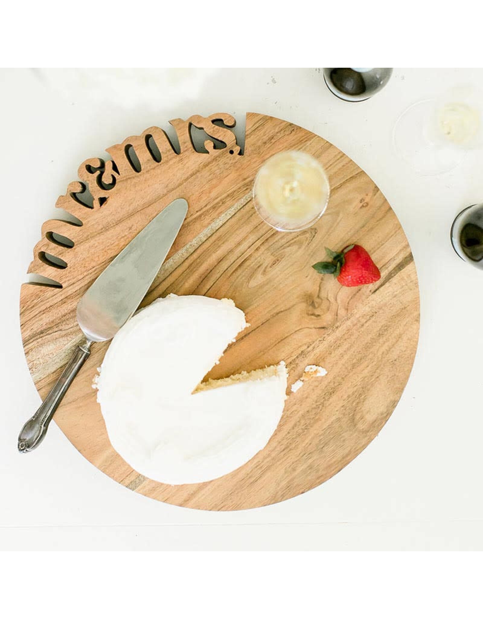 Faithworks Cutting Board/Cheese Tray - Mr & Mrs