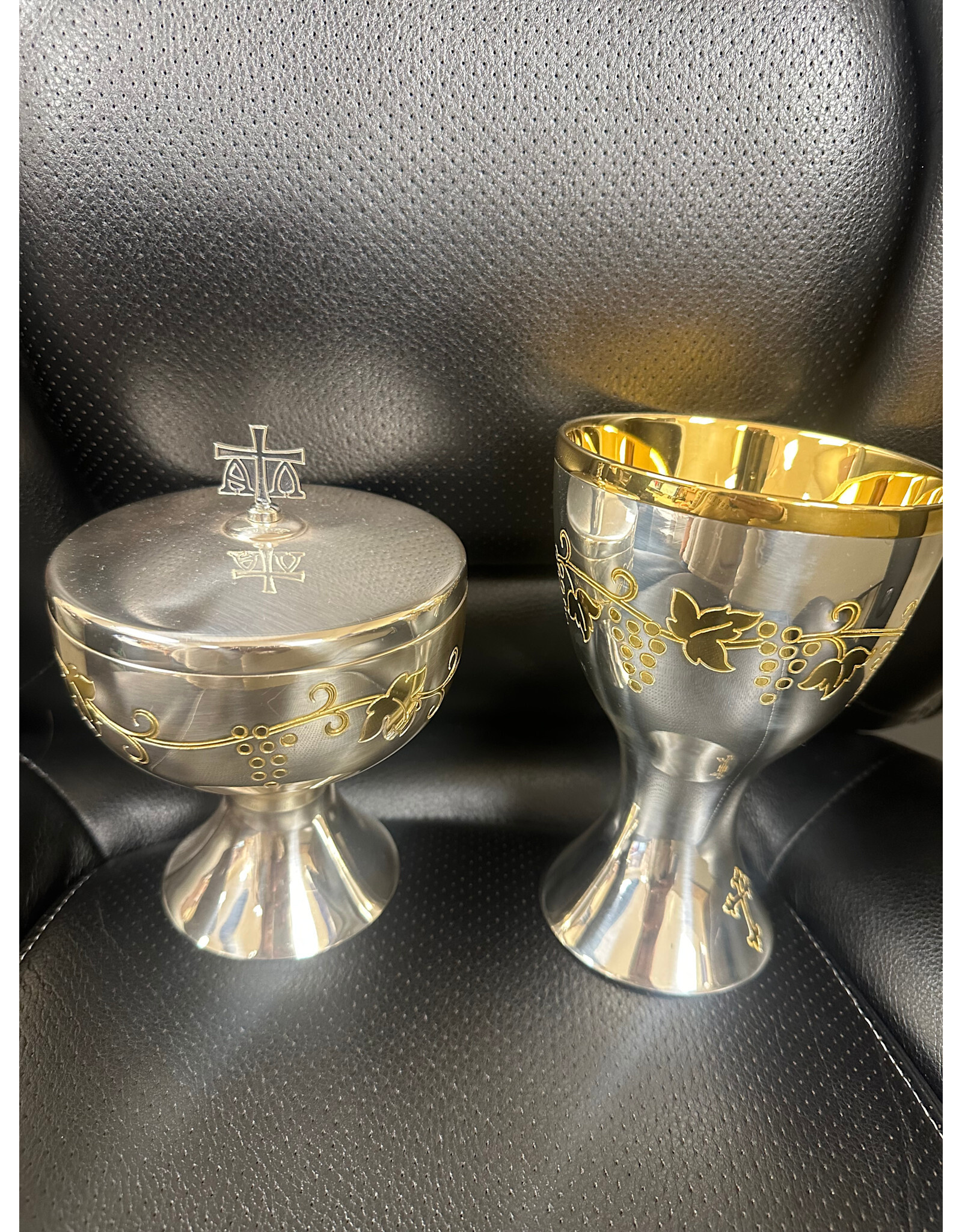 Molina Chalice & Lidded Ciborium, Brass 2-Tone, Grapes & Leaves