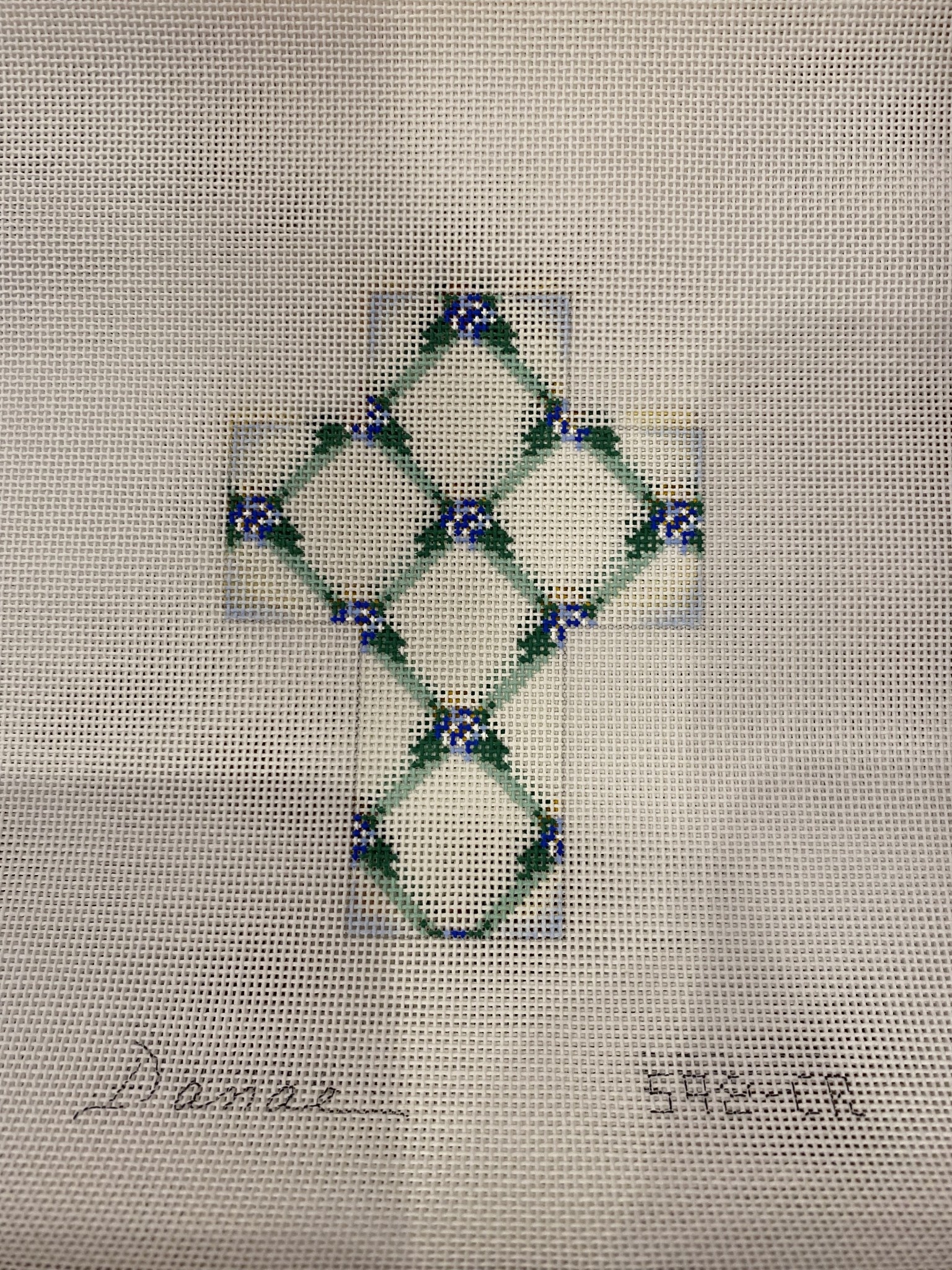 Canvas BLUE TRELLIS CROSS  592CR