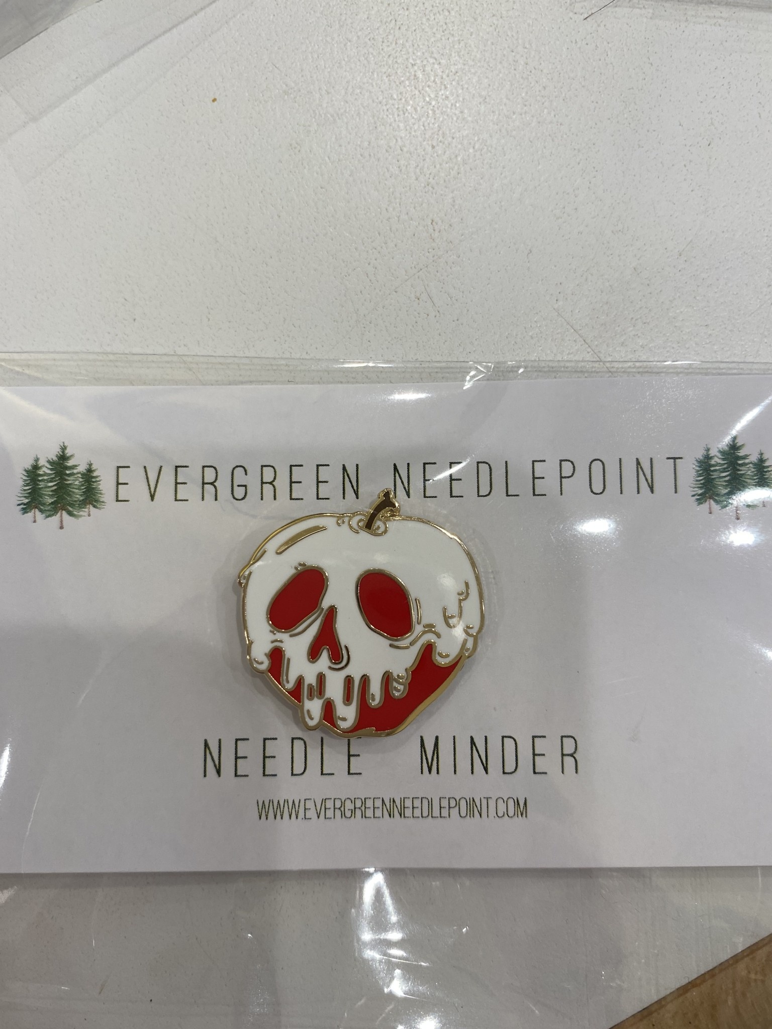 Accessories POISON APPLE  NEEDLE MINDER