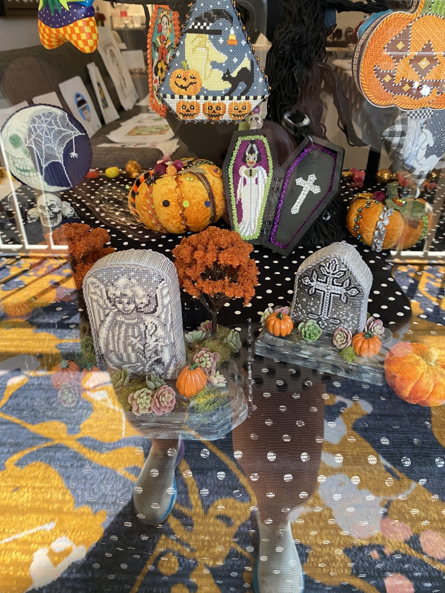 Canvas SPOOKY HOUSE HALLOWEEN TRIANGLE  TR16