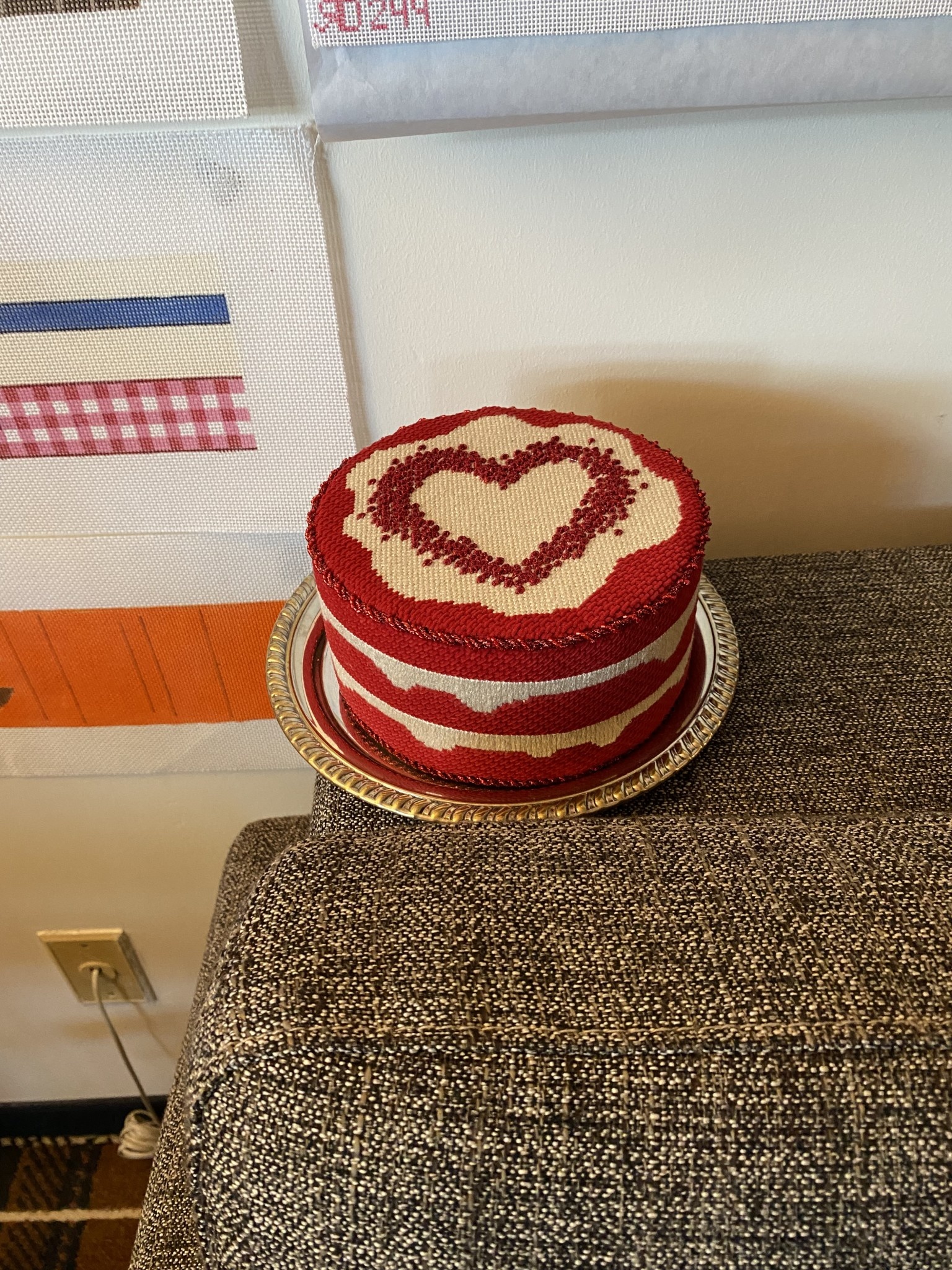 Canvas VALENTINES 3-D RED VELVET CAKE   RD050A