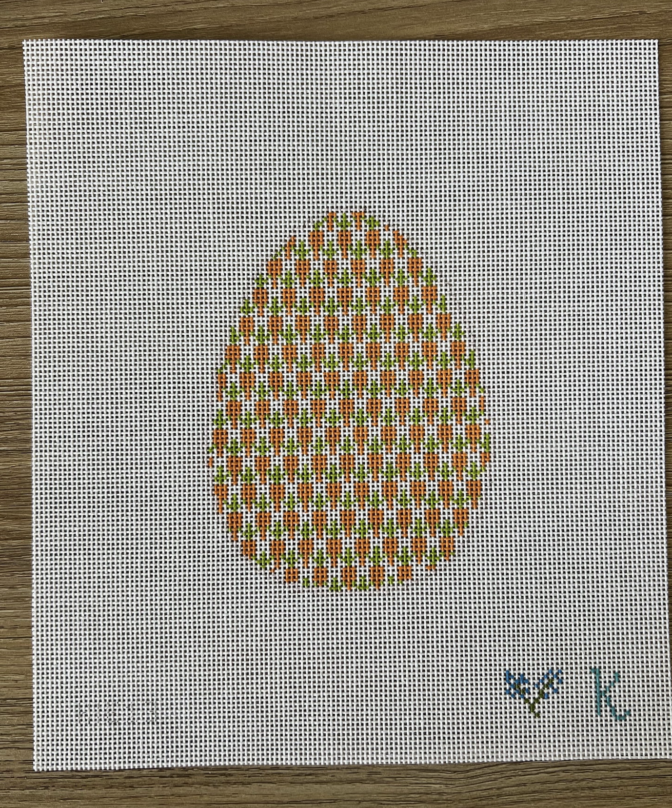 Canvas EGG WITH CARROTS  KIE13