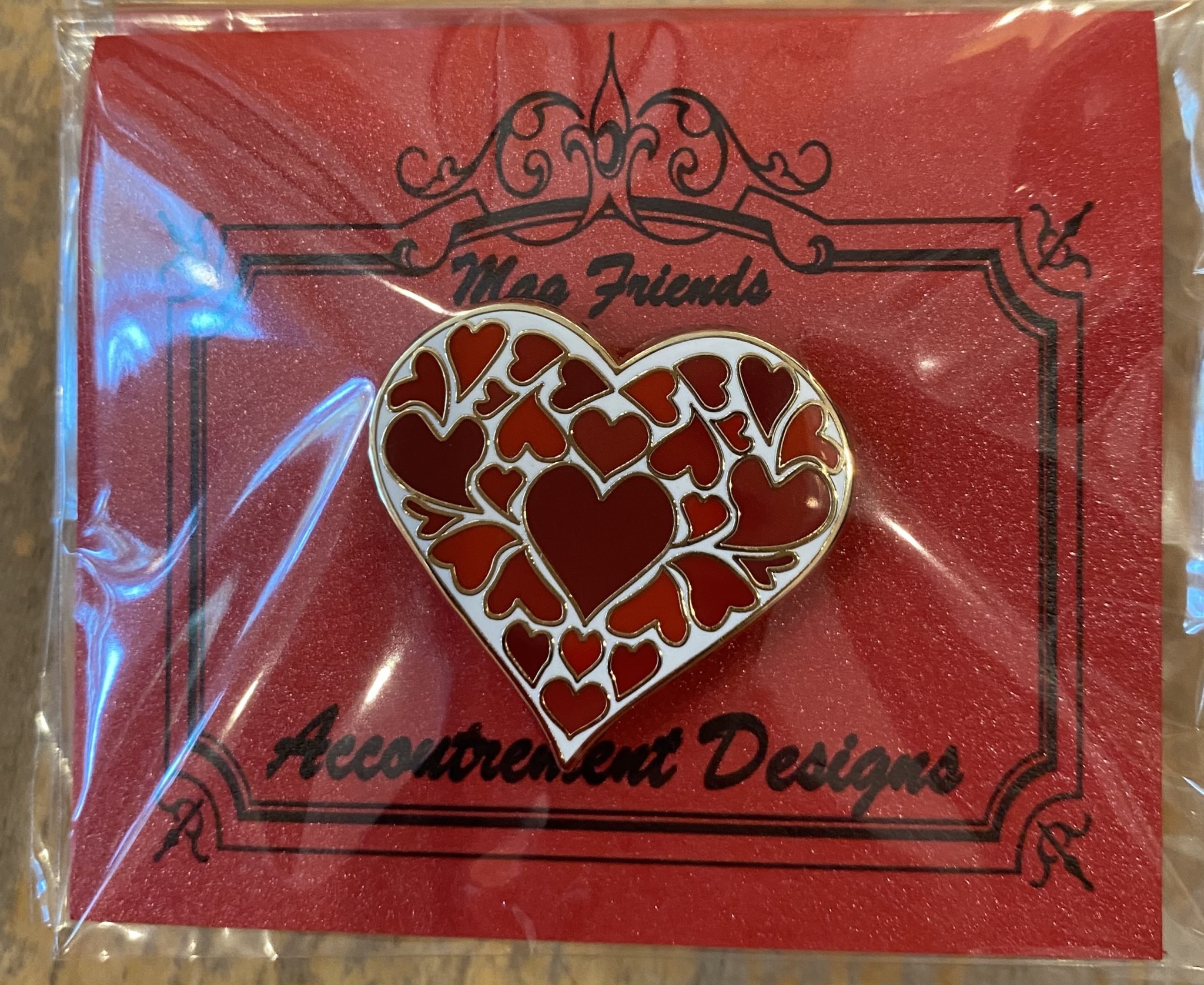 Accessories RED HEARTS IN A  HEART  NEEDLE MINDER