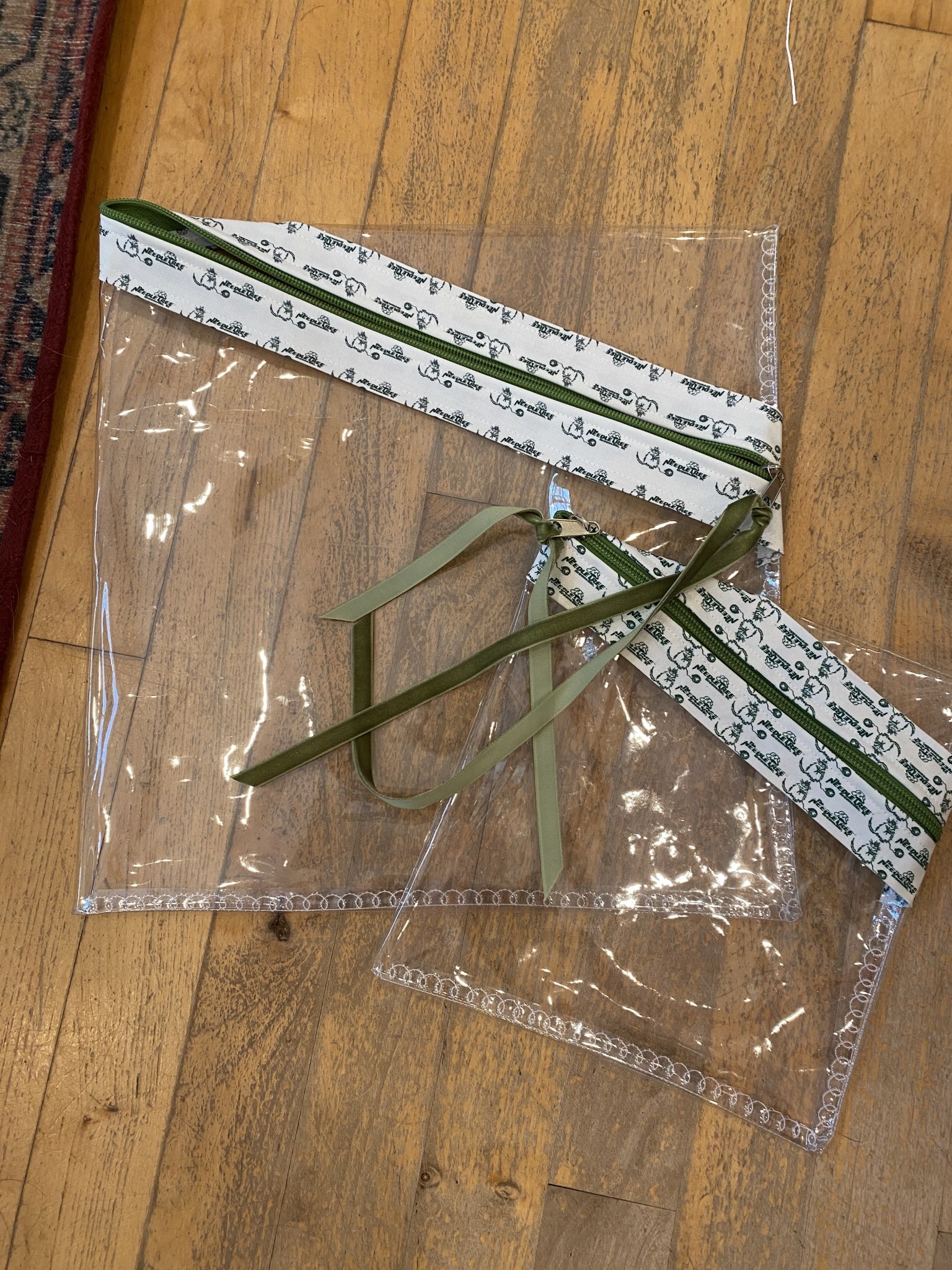 Accessories THE NEEDLETREE LOGO KIT BAG SET   - 1 LARGE 13X13  AND 1MEDIUM   8.5X7.5"