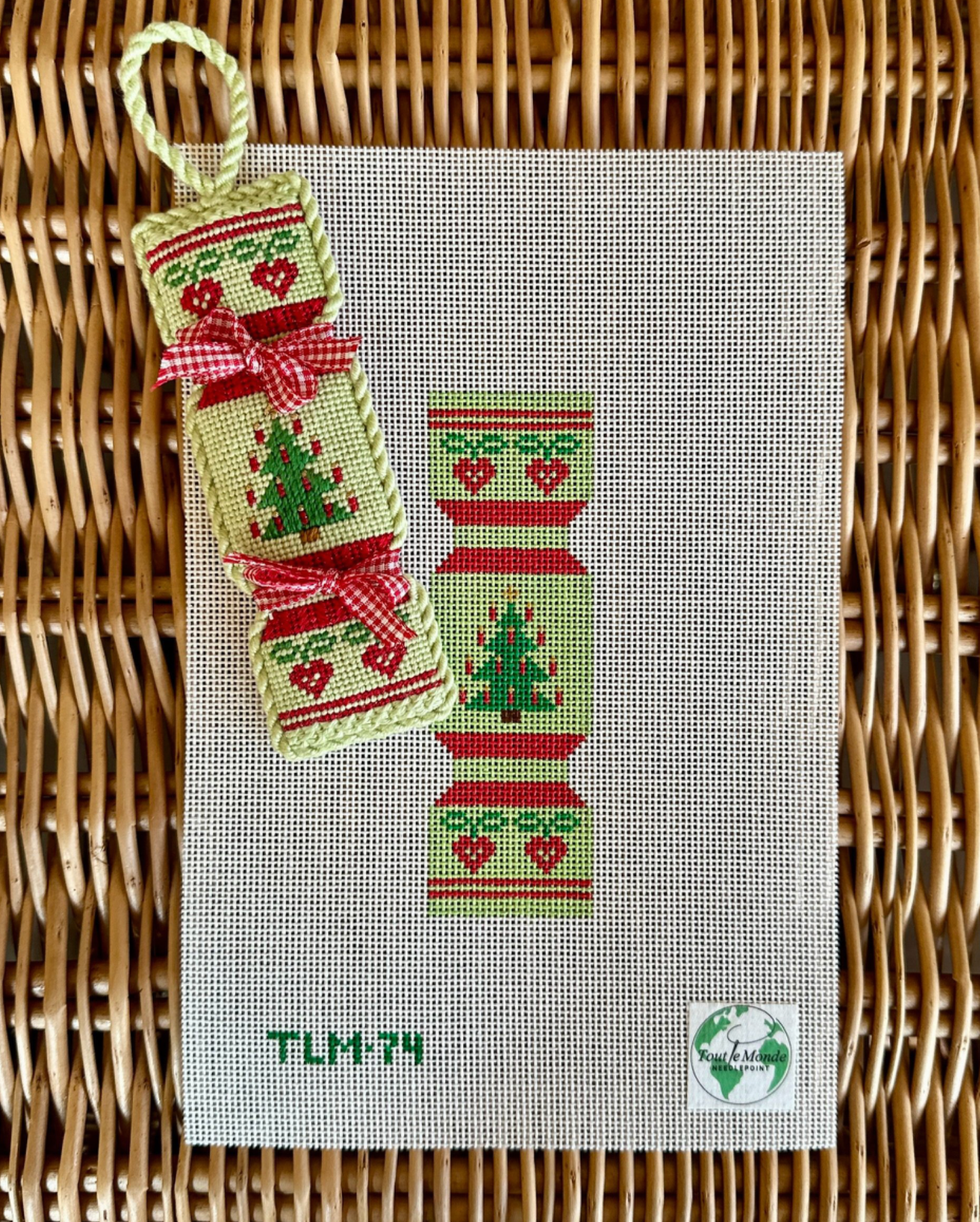 Canvas CHRISTMAS CRACKER  - CANDLELIT TREE   TLM74  1.5X5"