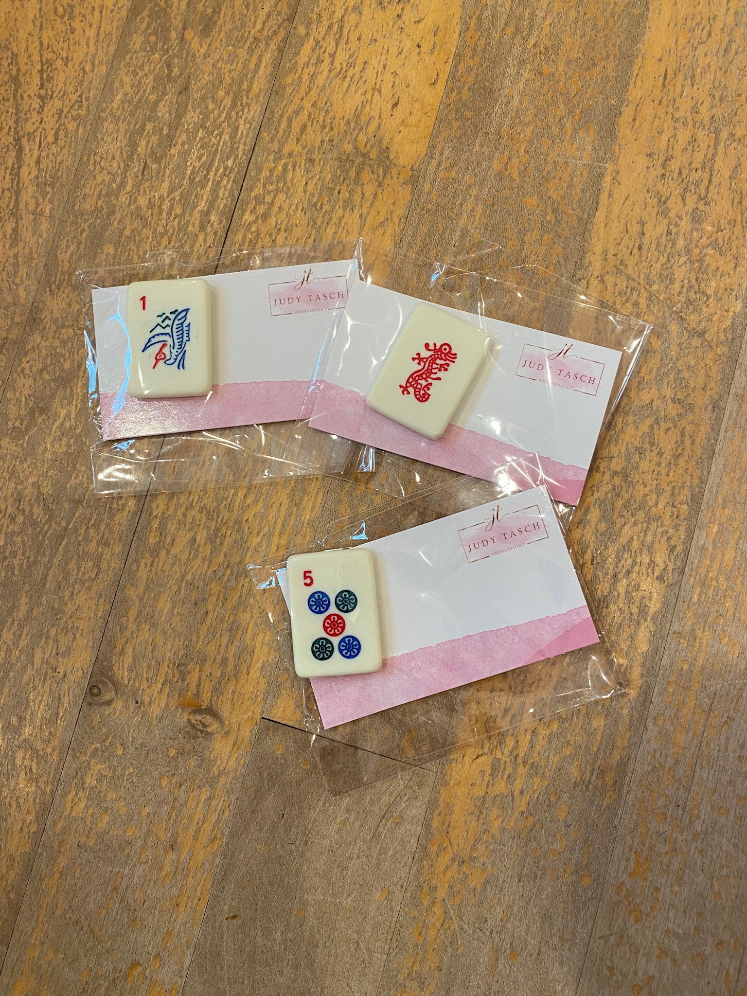 Accessories MAHJONG TILE  NEEDLE MINDER - ASSORTED