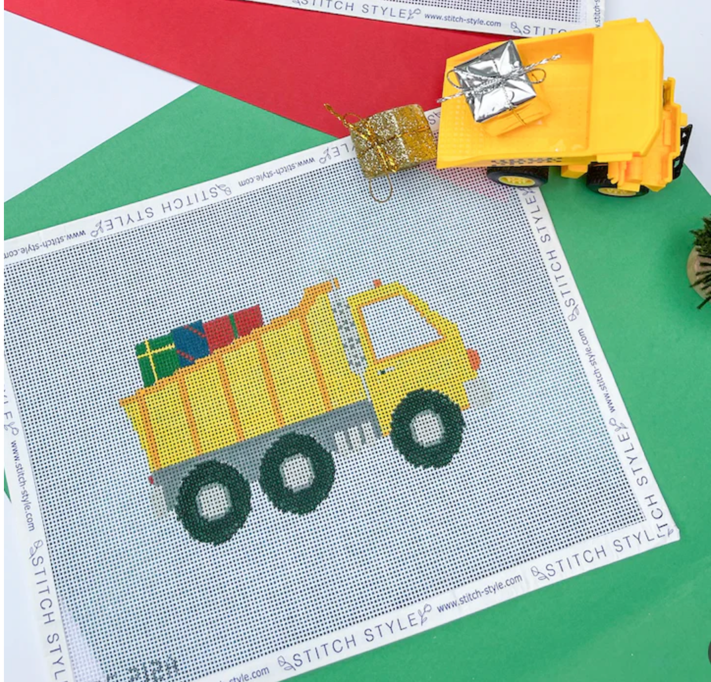 Canvas CHRISTMAS DUMP TRUCK OF PRESENTS   SS0212A     INCLUDES STITCH GUIDE