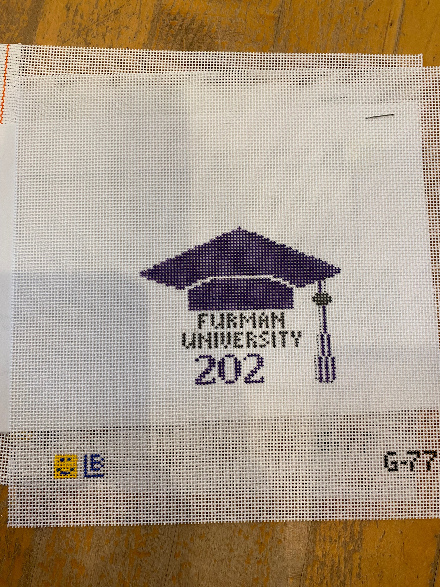 Canvas GRADUATION CAP - FURMAN   G88    3.5X3"