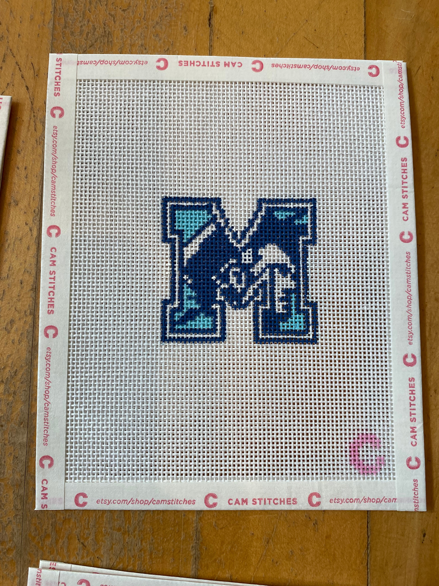 Canvas MINI JL MANN HIGH SCHOOL "M"    - BAG CHARM