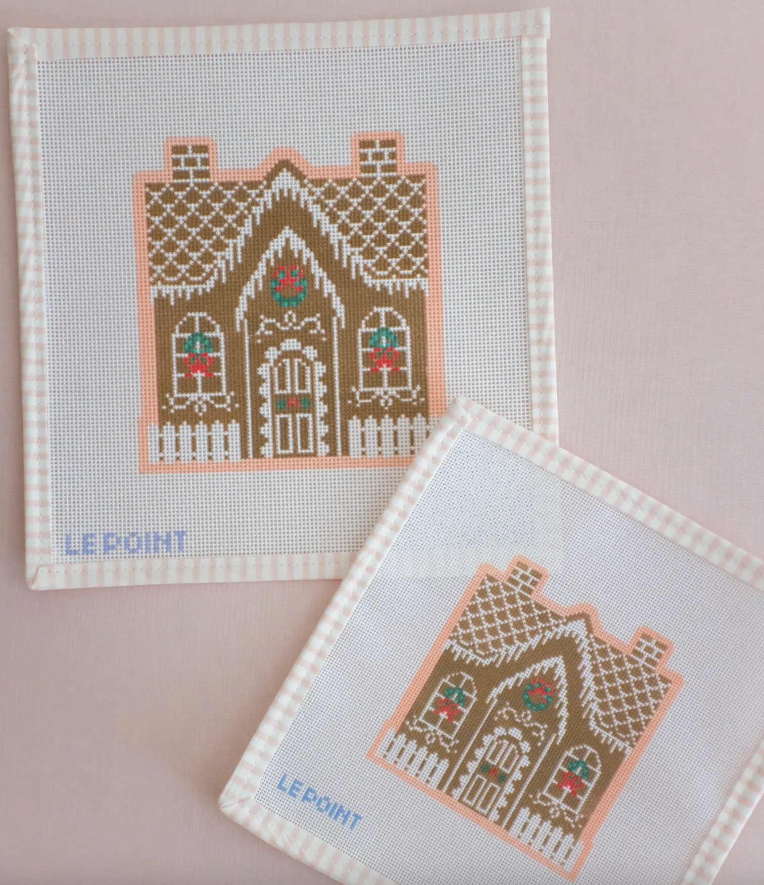 Canvas CHRISTMAS VILLAGE - 13 MESH GINGERBREAD HOUSE  9.7X10.25"