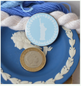 Accessories LADY LIBERTY CAMEO STYLE   NEEDLE MINDER